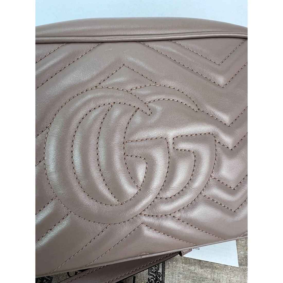 Bolso Bandolera Gucci GG Marmont Pequeña Cadena Beige Cuero Matelasse - 13