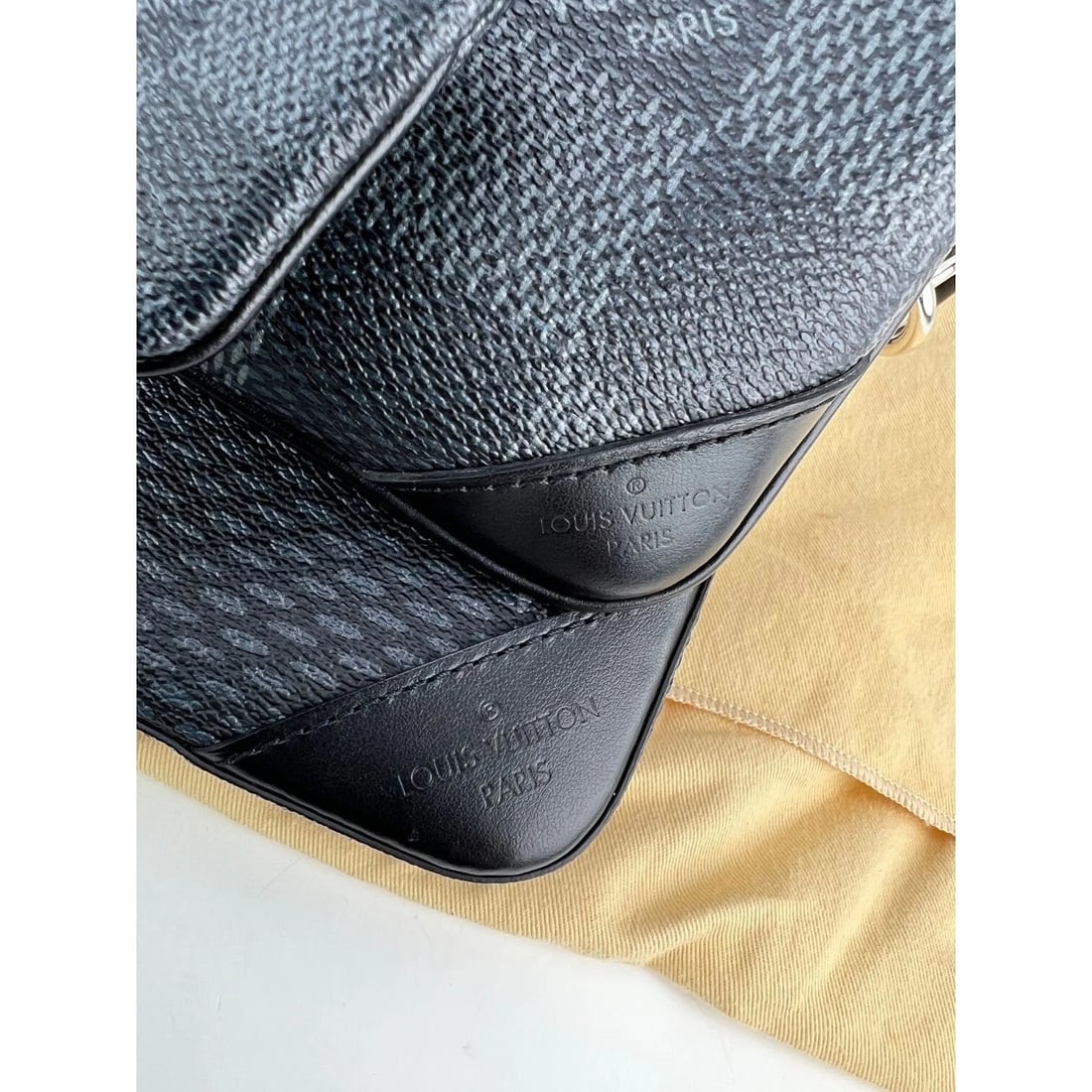 LOUIS VUITTON Trio Messenger Damier Graphite Men's Bag - 13