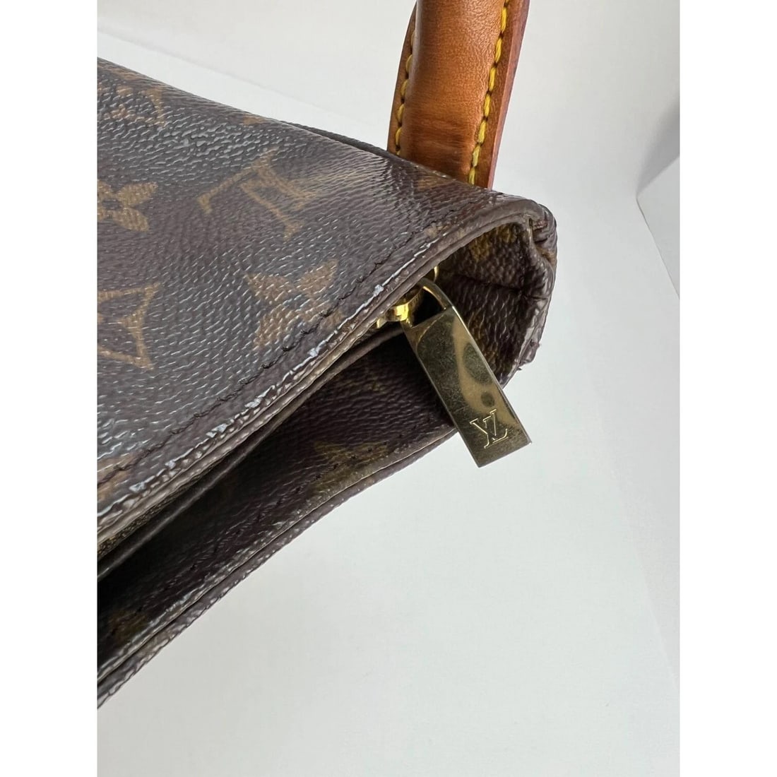 LOUIS VUITTON Looping GM Monogram Shoulder Bag - 12