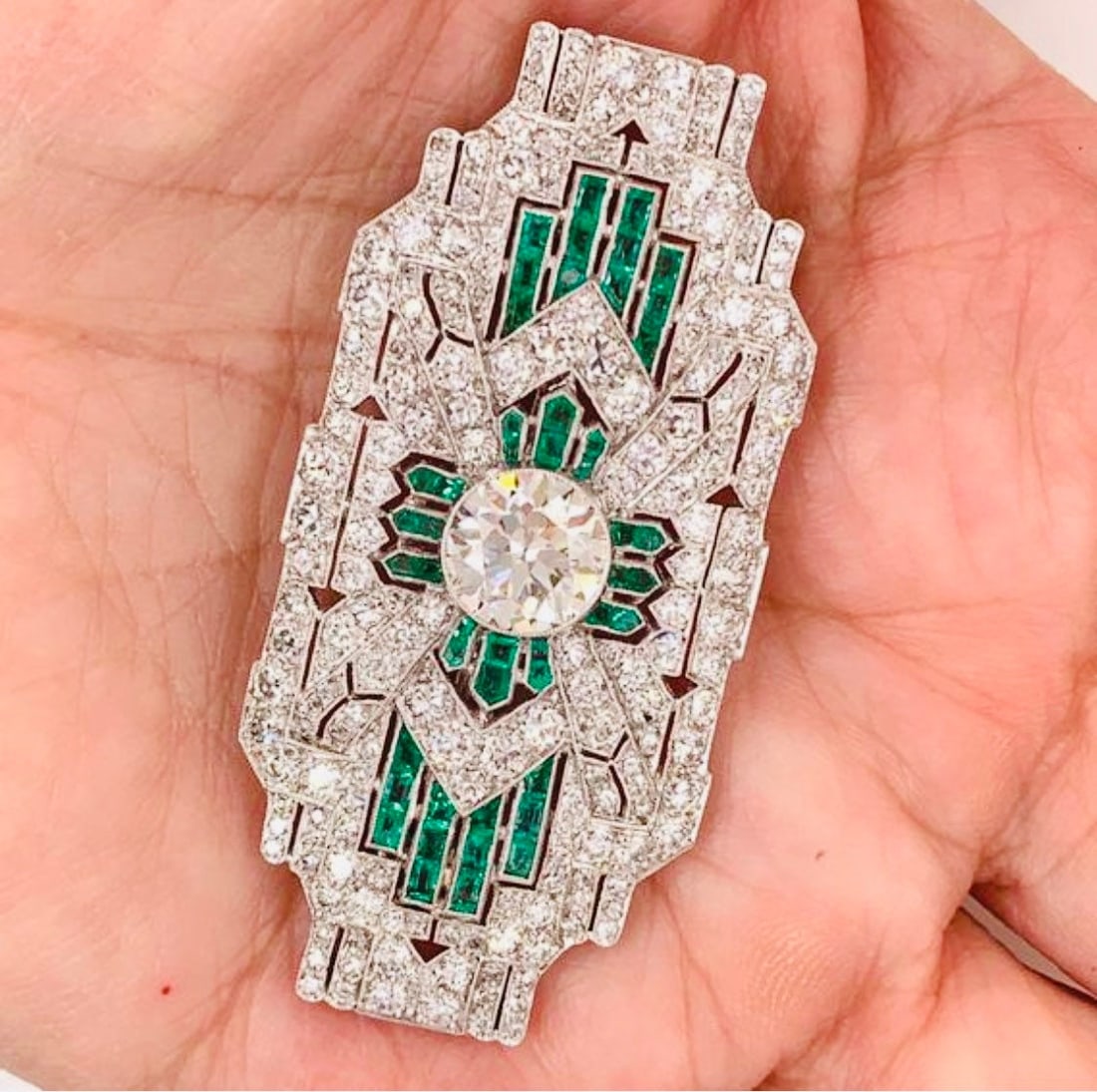 Antique Art Deco Platinum Brooch: Diamond & Emerald Pin - 5
