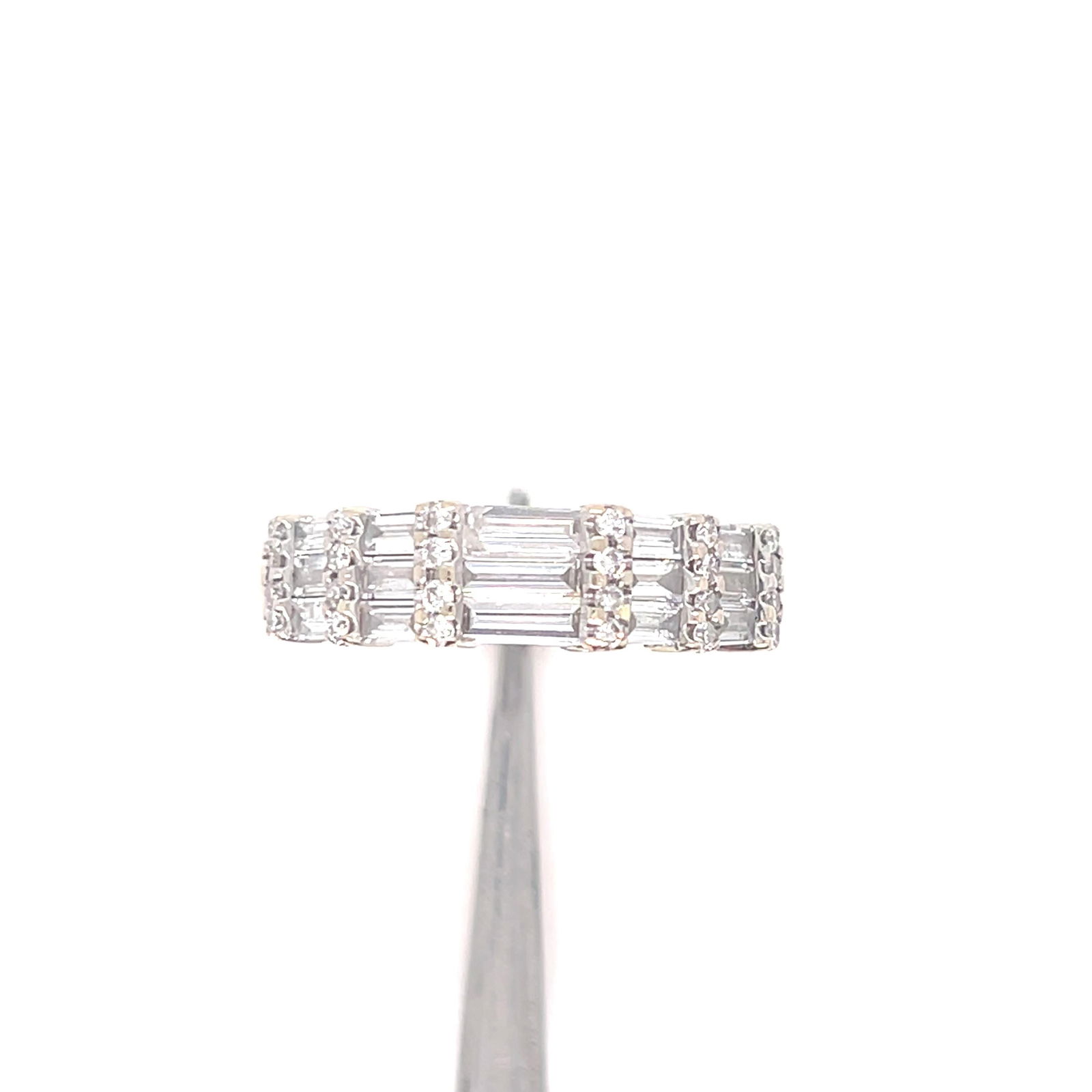 18k white gold diamond wedding band with baguettes and rounds - 7