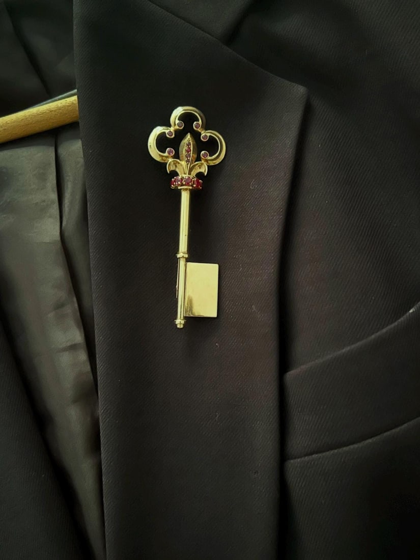 14K Vintage Rose Gold and Genuine Ruby Large Key Brooch - 4