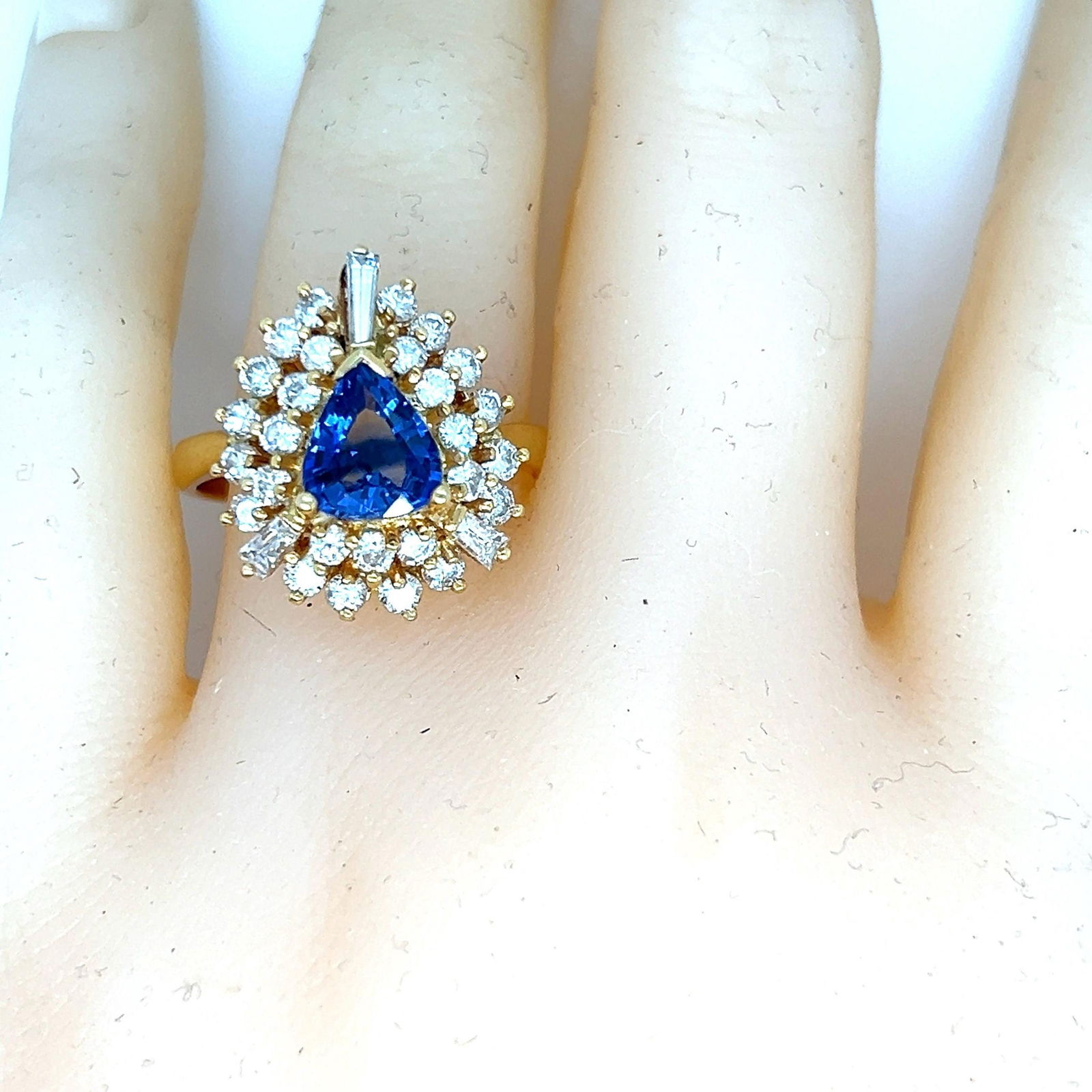 Diamond 18k sapphire ladies cluster ring - 2