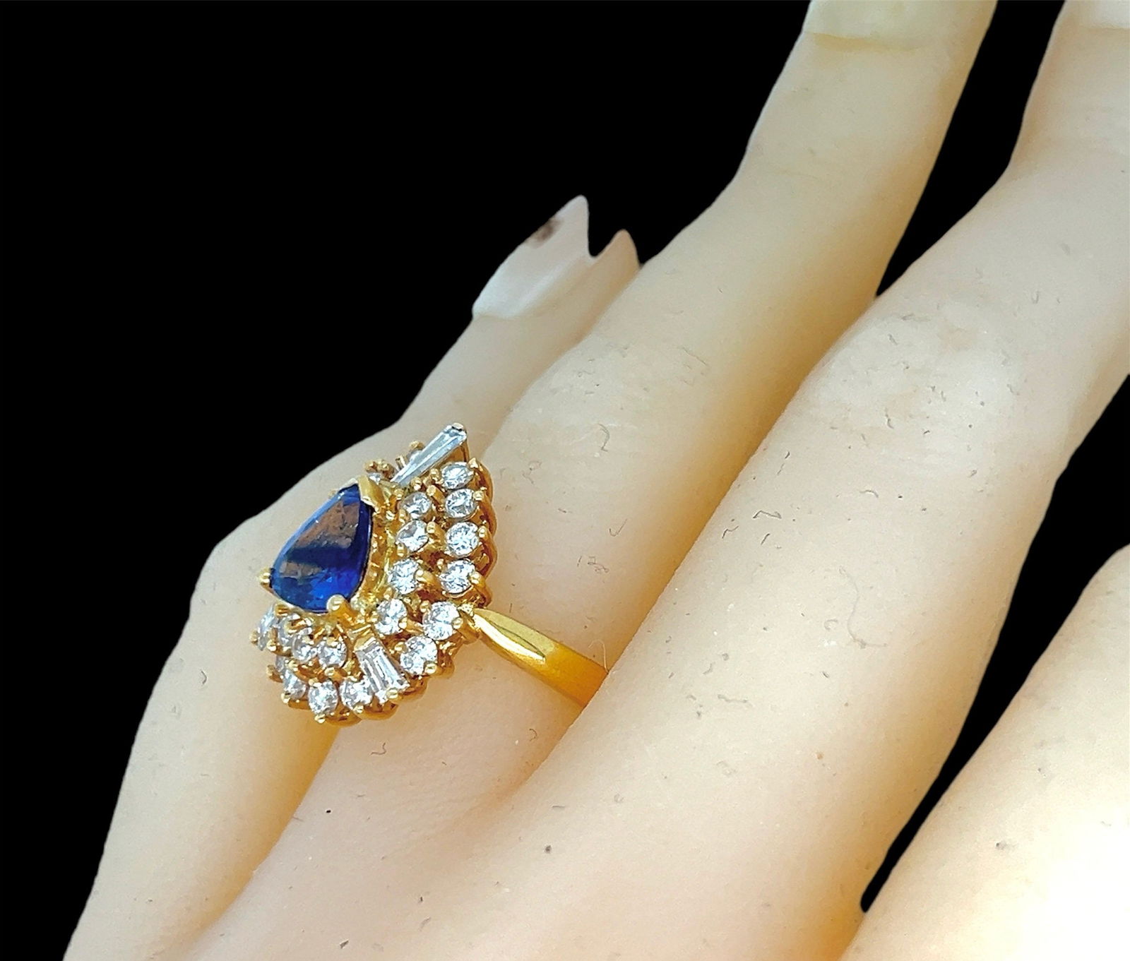 Diamond 18k sapphire ladies cluster ring - 4