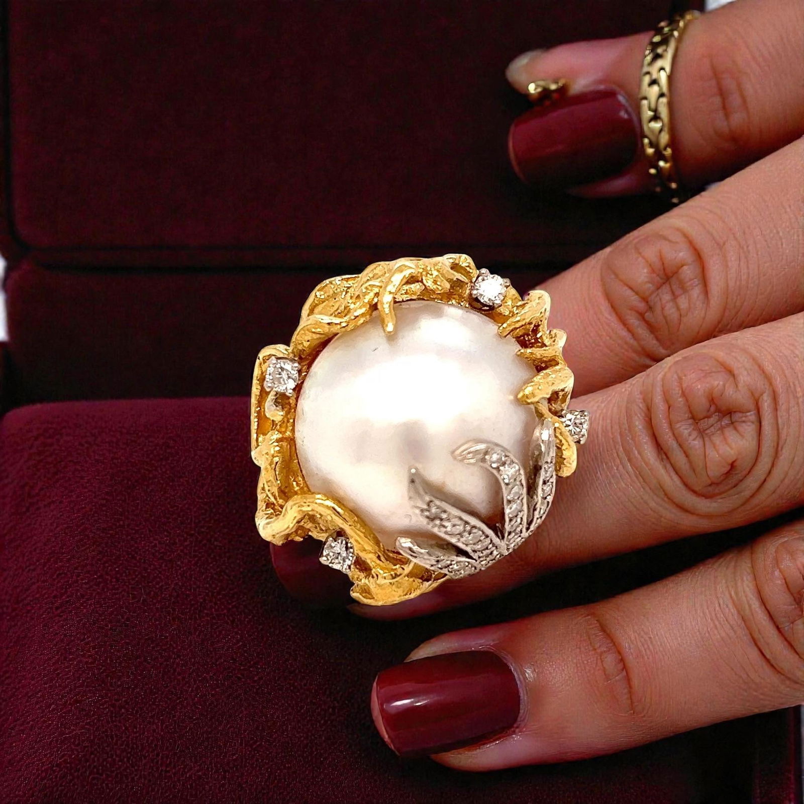 Vintage 18k yellow gold mabe pearl diamond ladies cocktail ring - 2