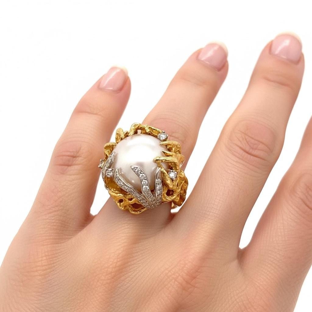 Vintage 18k yellow gold mabe pearl diamond ladies cocktail ring - 3