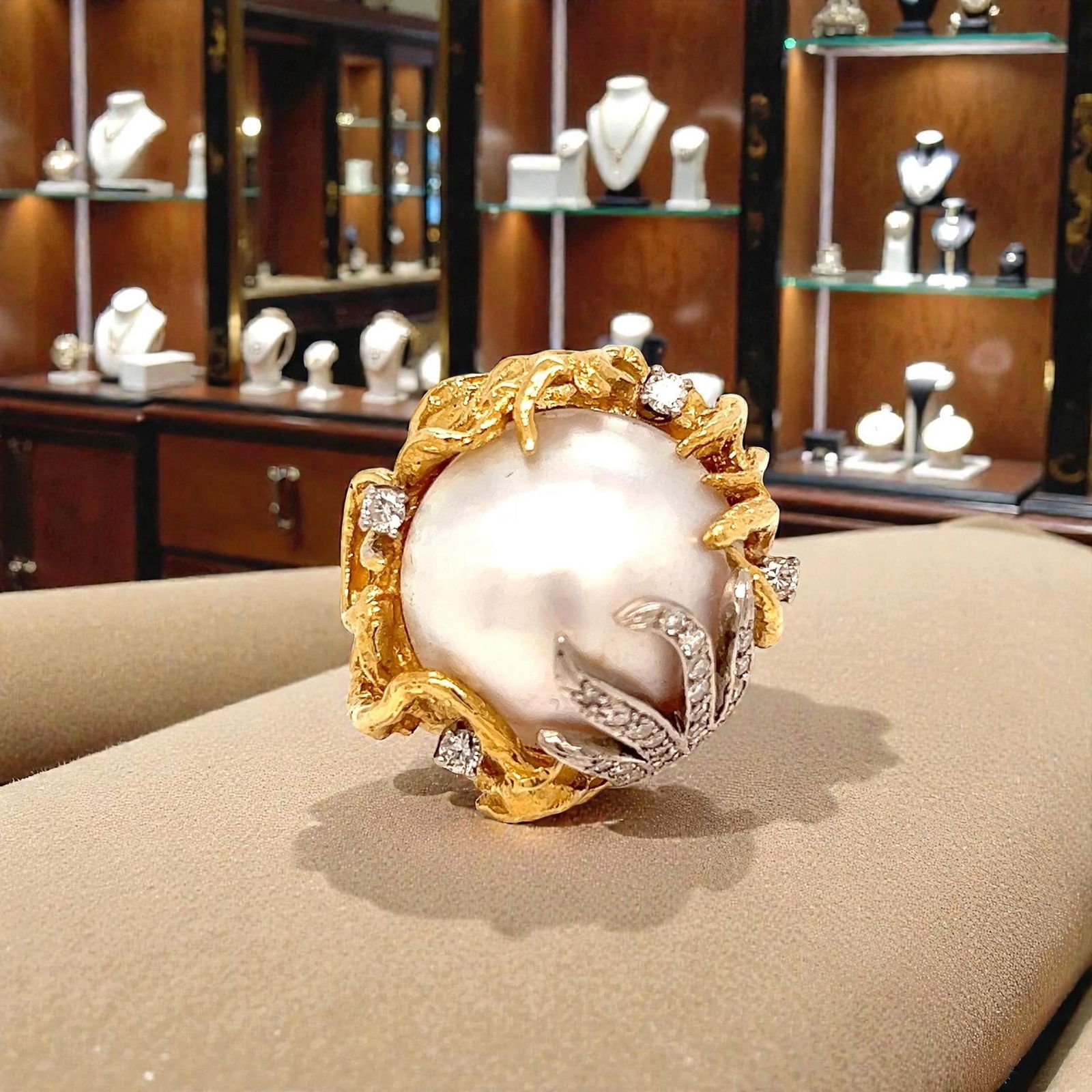 Vintage 18k yellow gold mabe pearl diamond ladies cocktail ring - 7