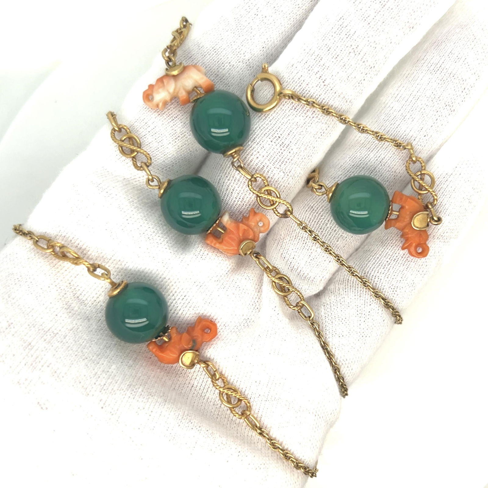 Vintage 18k Yellow Gold Coral Elephant and Chrysoprase Ball Necklace - 2