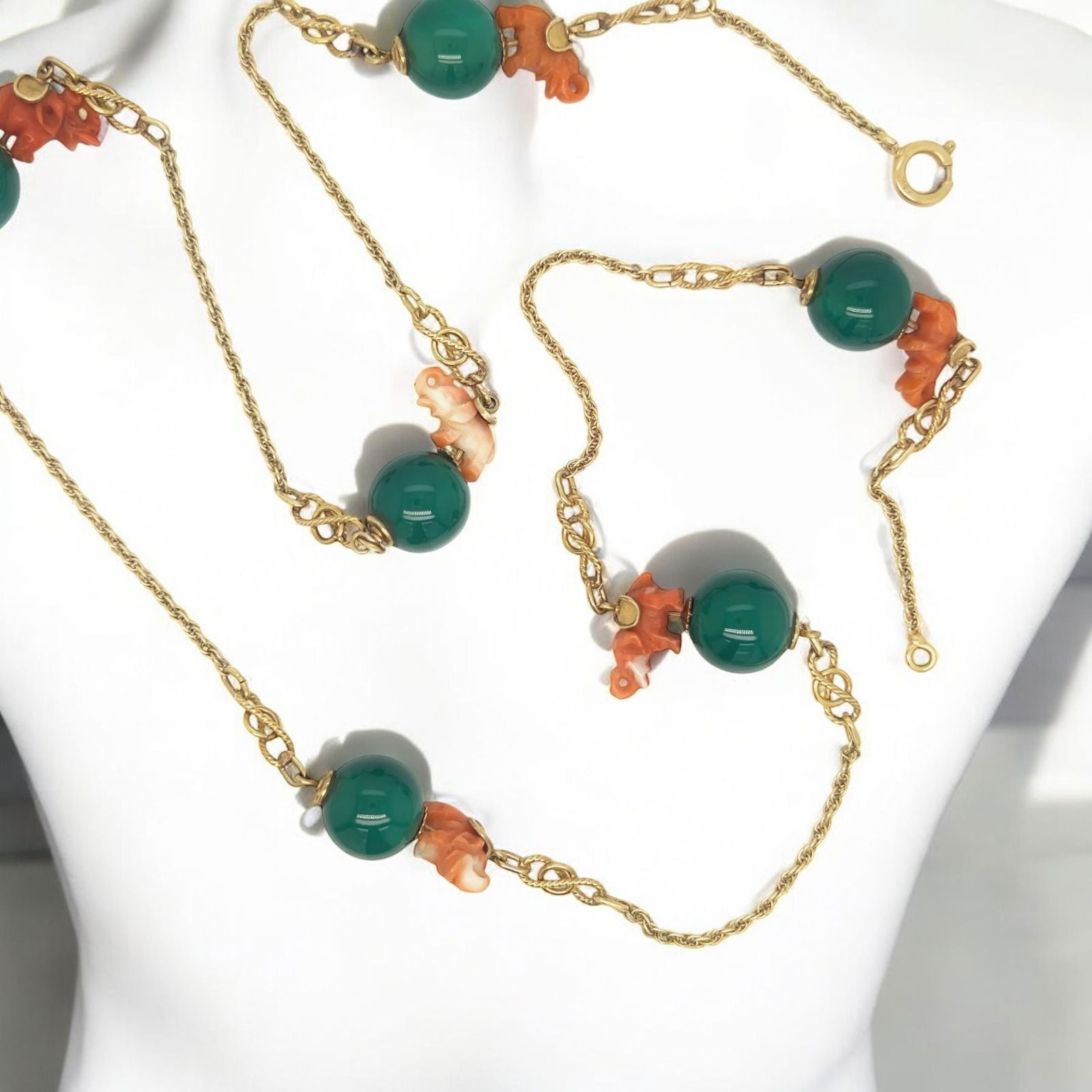 Vintage 18k Yellow Gold Coral Elephant and Chrysoprase Ball Necklace - 4