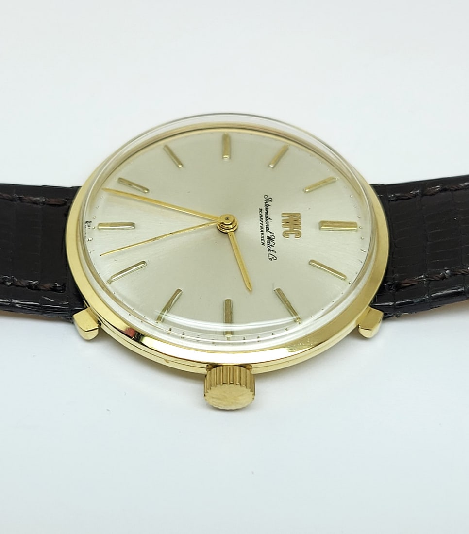 Vintage 18k Gold IWC SHAFFHAUSEN Winding Watch Ref 2401 c.1974 Cal 403 EXLNT - 6