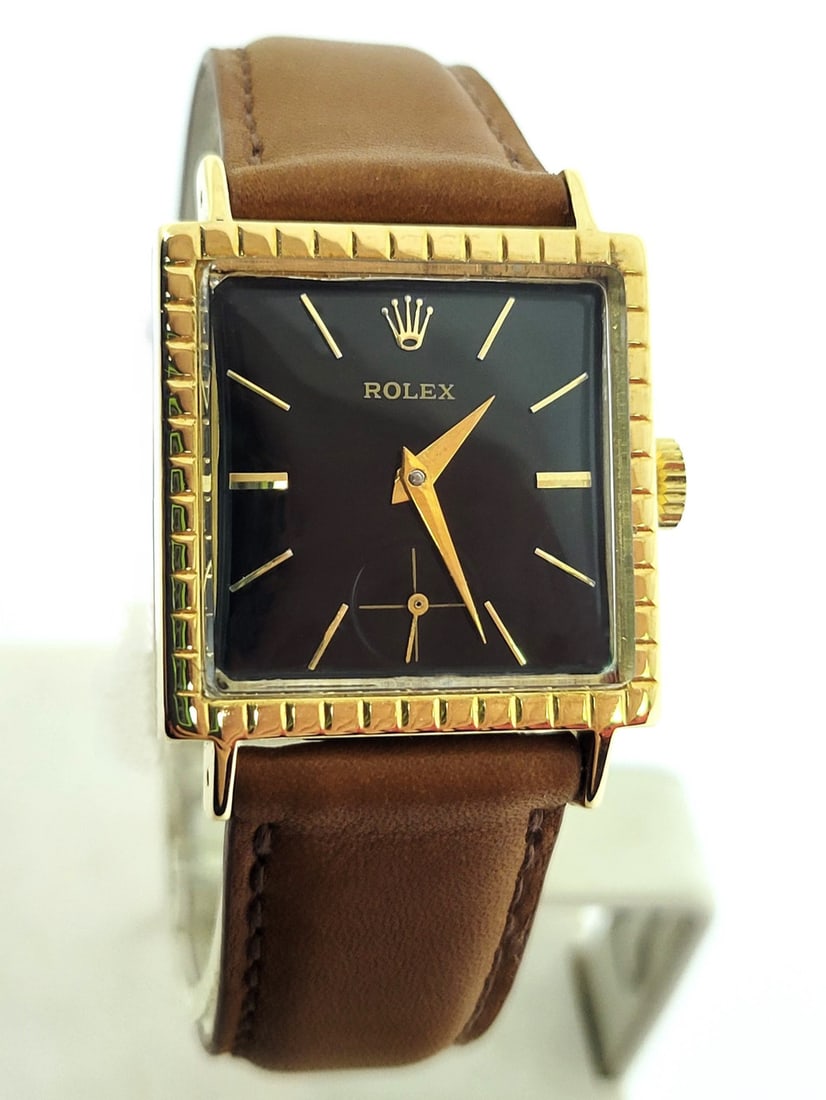 Vintage 18k Gold ROLEX Men's Square Winding Watch c.1954 SERVICED VERY RARE: Vintage 18k Gold ROLEX Mens Square Winding Watch c.1954 SERVICED VERY RARE This Men's Rolex watch is Swiss-made. Great present for yourself or someone you love! Very Rare! * Solid 18k yellow gold case