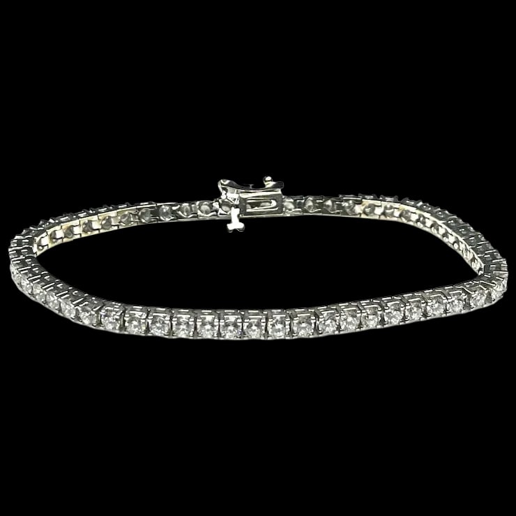 Estate 18k White Gold 4.5 Carat Diamond Tennis Bracelet: Title: Estate 18k White Gold 4.5 Carat Diamond Tennis Bracelet Description: Estate 18k White Gold 4.5 Carat Diamond Tennis BraceletHallmarked: 18kApprox. 4.5 Carats Total Weight (Approx. 54 Diamonds)C