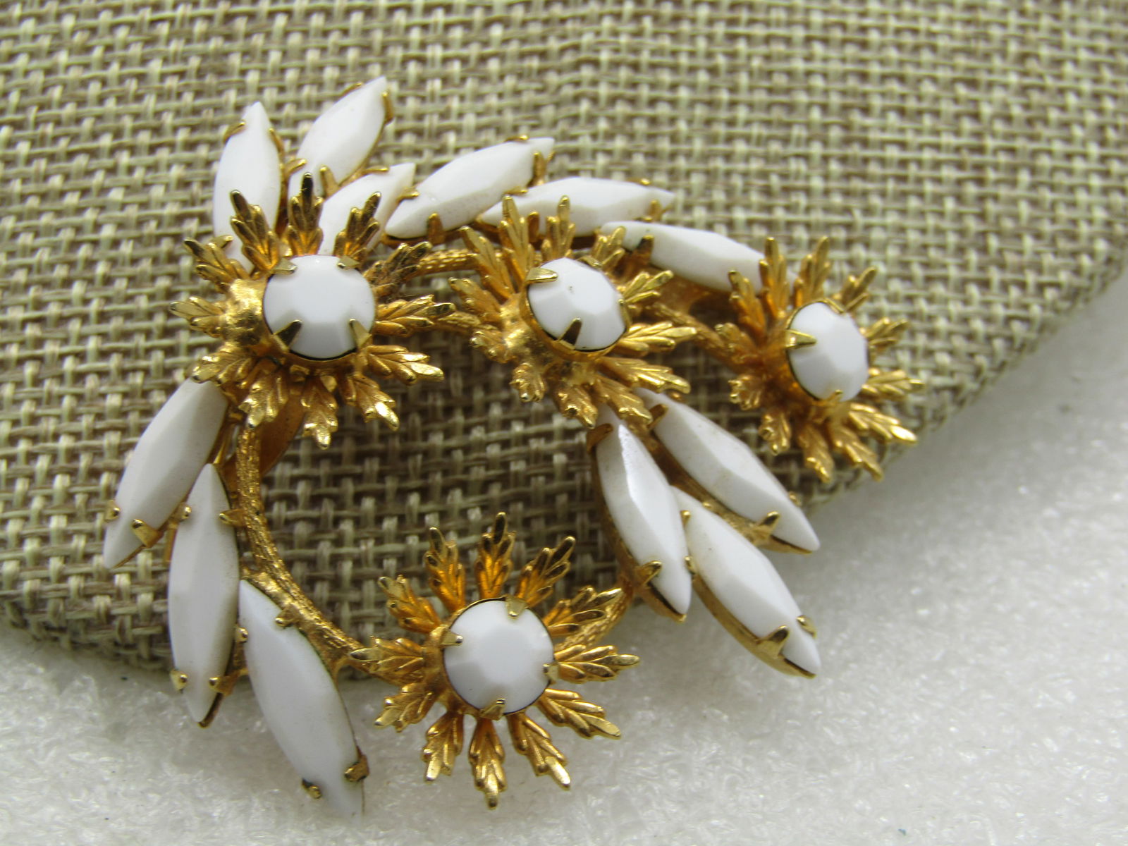 Vintage White Rhinestone Floral Brooch, 2", 1940's-1960's - 5