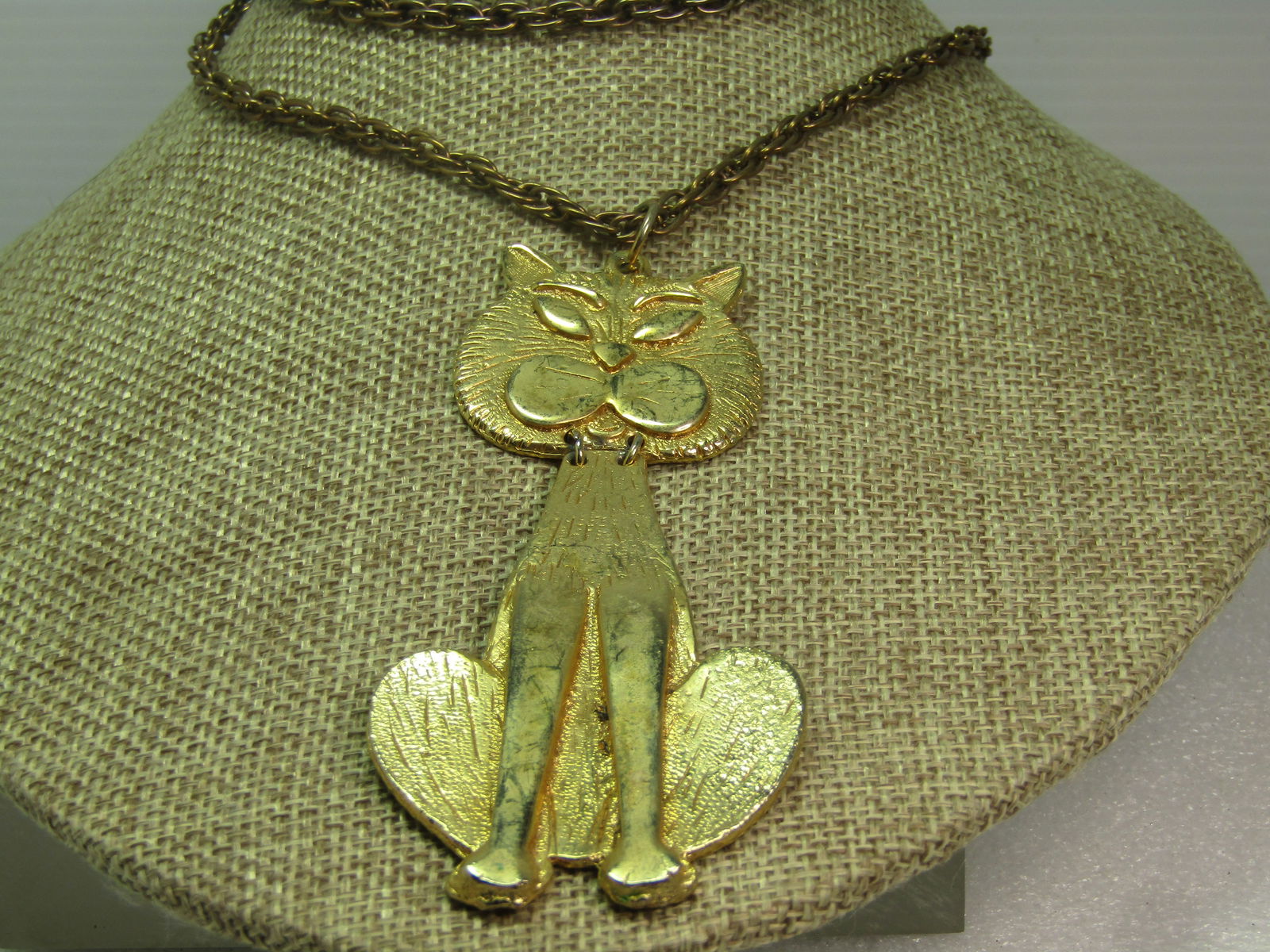 Vintage Sitting Cat Necklace, 22", Tall Cat, Gold Tone, 1960's (1 of 6)