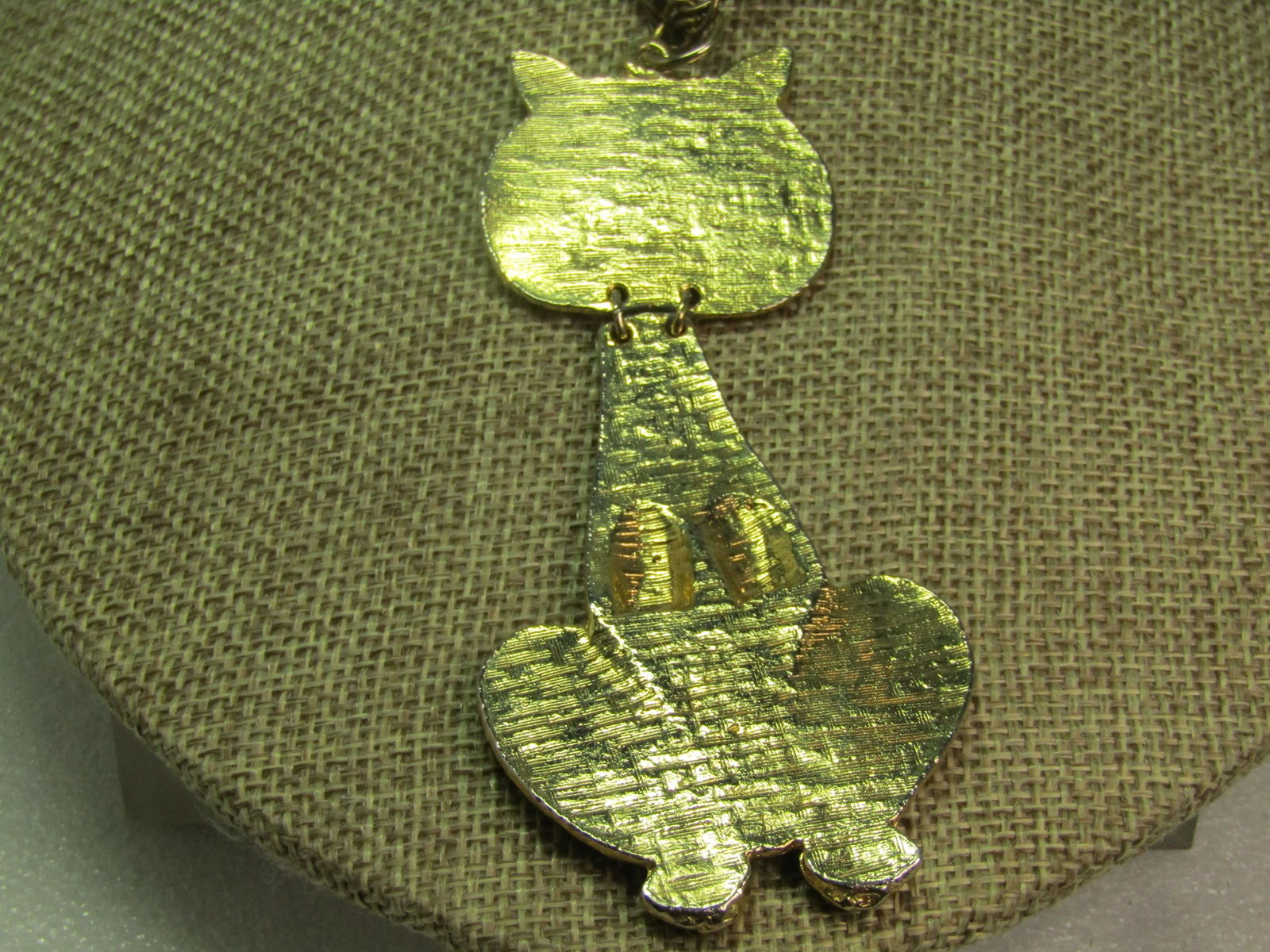 Vintage Sitting Cat Necklace, 22", Tall Cat, Gold Tone, 1960's - 3
