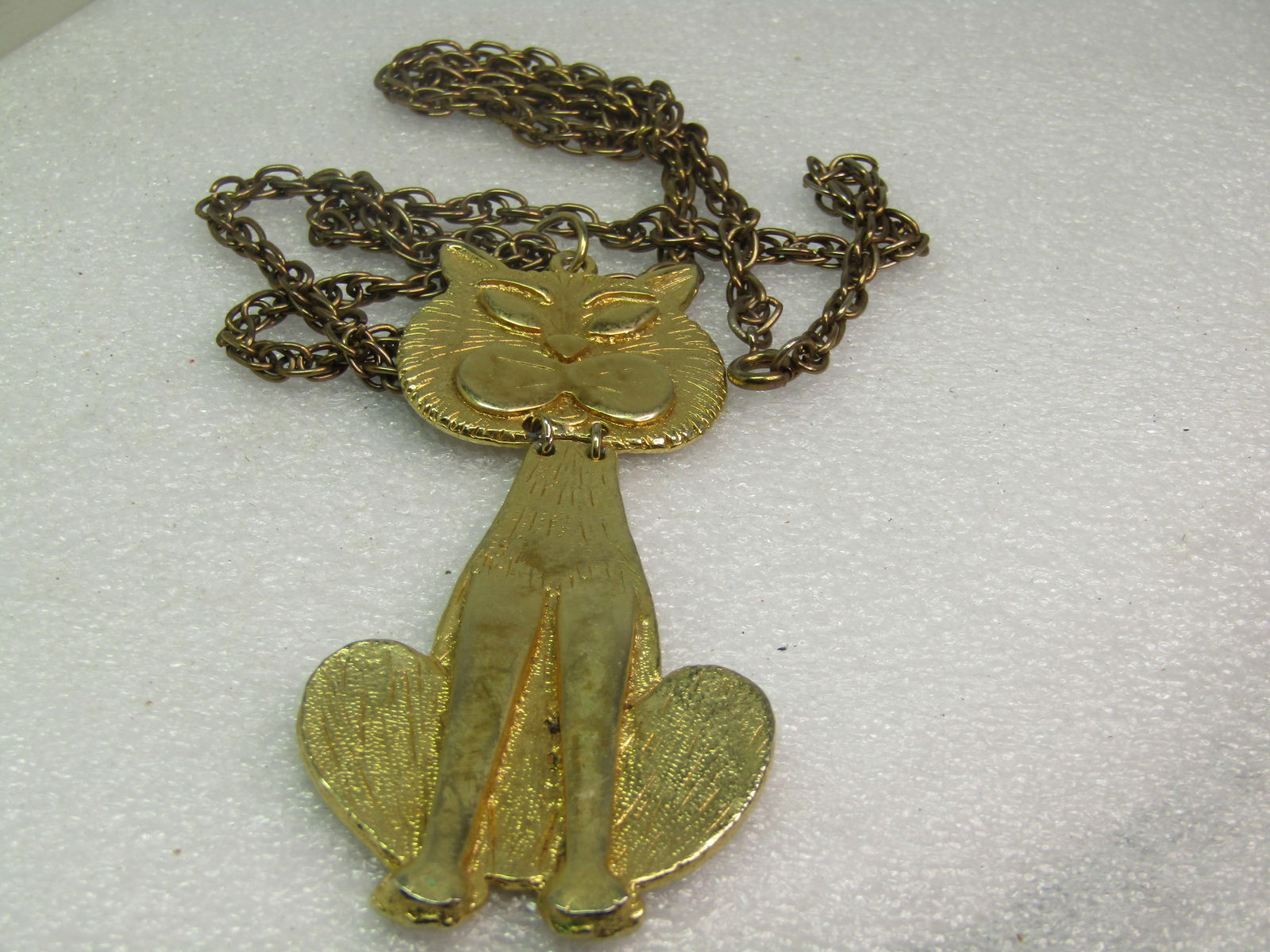 Vintage Sitting Cat Necklace, 22", Tall Cat, Gold Tone, 1960's - 5