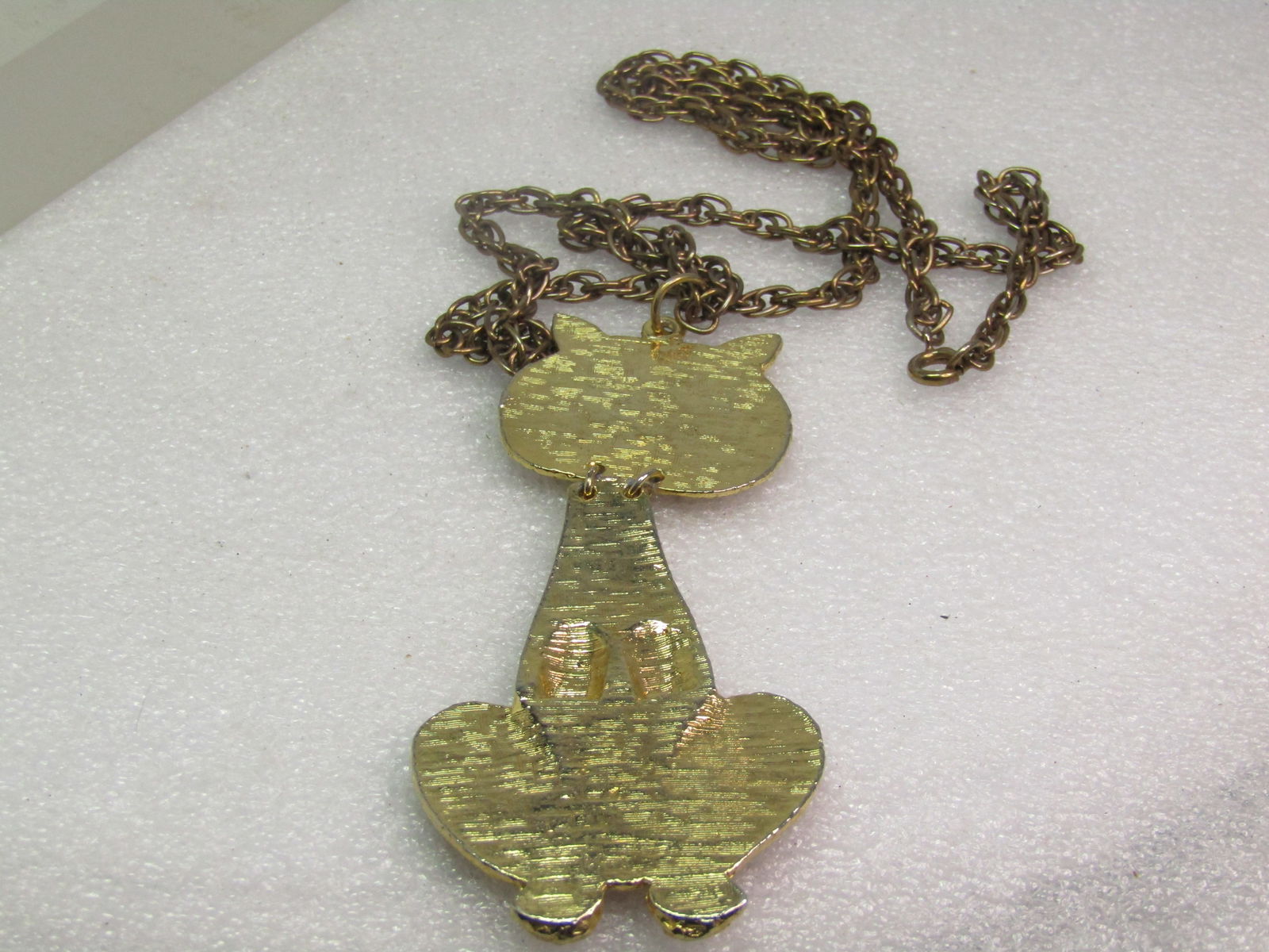 Vintage Sitting Cat Necklace, 22", Tall Cat, Gold Tone, 1960's - 6