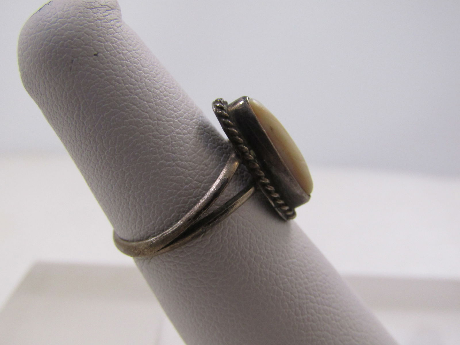 Vintage Sterling Southwestern Mother-of-Pearl Ring, Size 6, 1960's-1970's - 3