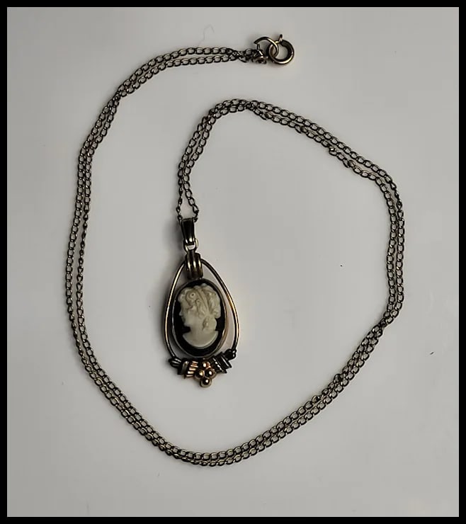 Vintage Gold Filled Van Dell Cameo Necklace - 2
