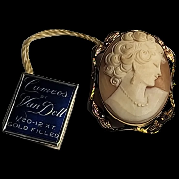 Vintage Van Dell Gold Filled Cameo Pin/Pendant/Brooch: Title: Vintage Van Dell Gold Filled Cameo Pin/Pendant/Brooch Description: Vintage Van Dell Gold Filled Cameo Pin/Pendant/Brooch1 x 1.5 inchesTagged Cameos by Van Dell 1/20-12 KT Gold Filled