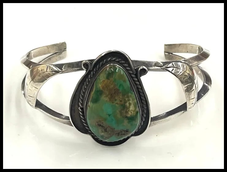 Vintage Native American Navajo Turquoise Sterling Silver Bracelet/Cuff - 2