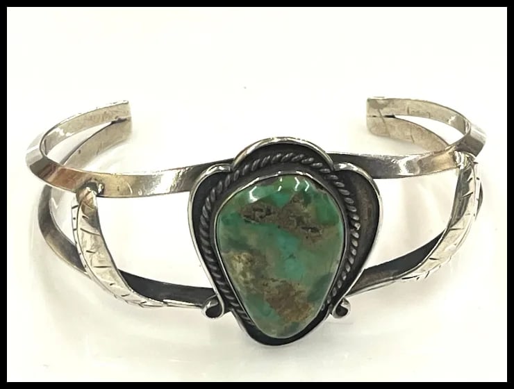 Vintage Native American Navajo Turquoise Sterling Silver Bracelet/Cuff - 3
