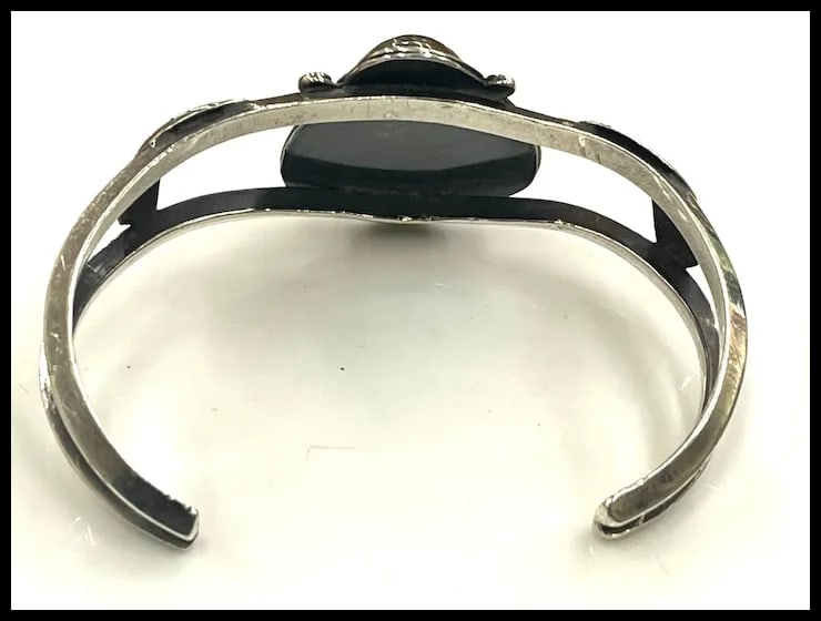 Vintage Native American Navajo Turquoise Sterling Silver Bracelet/Cuff - 6