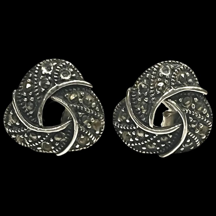 Vintage Trinity Marcasite Post Stud Sterling Silver Earrings: Title: Vintage Trinity Marcasite Post Stud Sterling Silver Earrings Description: Trinity Marcasite Post Stud Sterling Silver EarringsHallmarked 925Sterling Silver, MarcasiteWeighs 3.7Measures .60 x