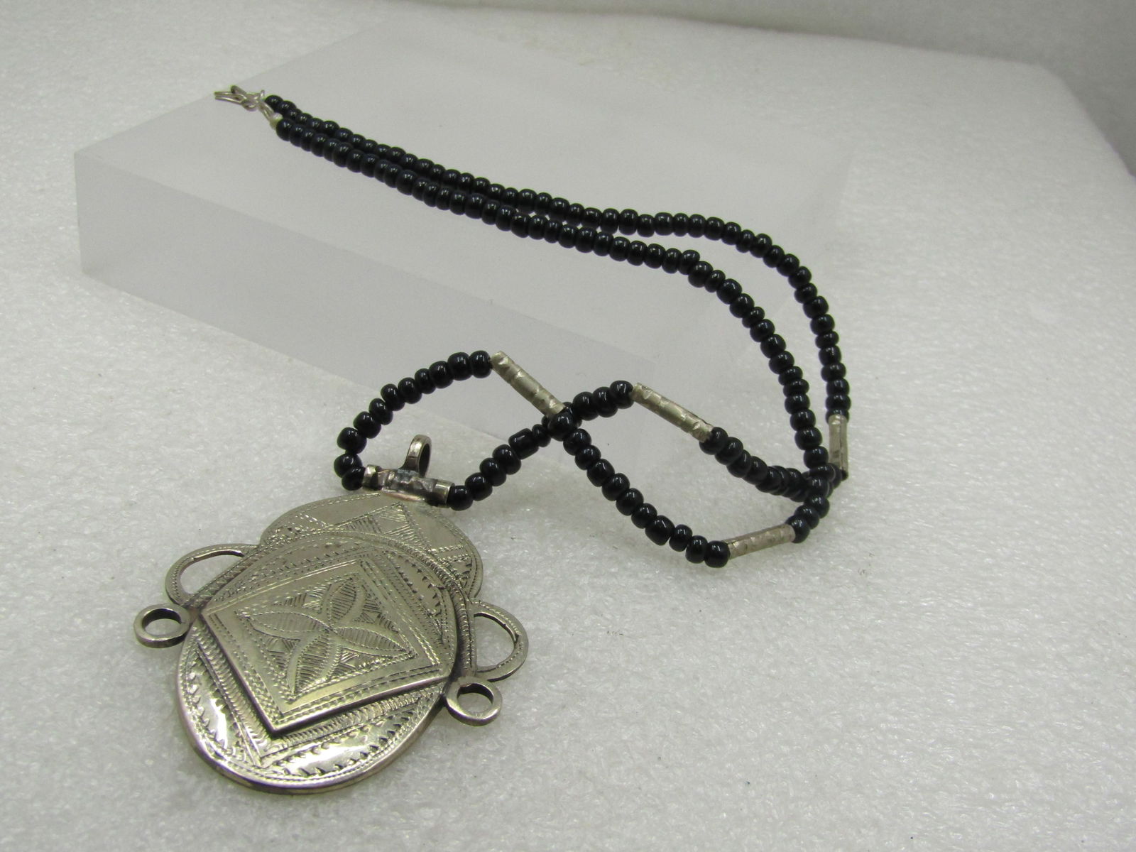 Vintage Mid-Eastern Themed Necklace, Etched Pendant, Black Beaded 18" - 6