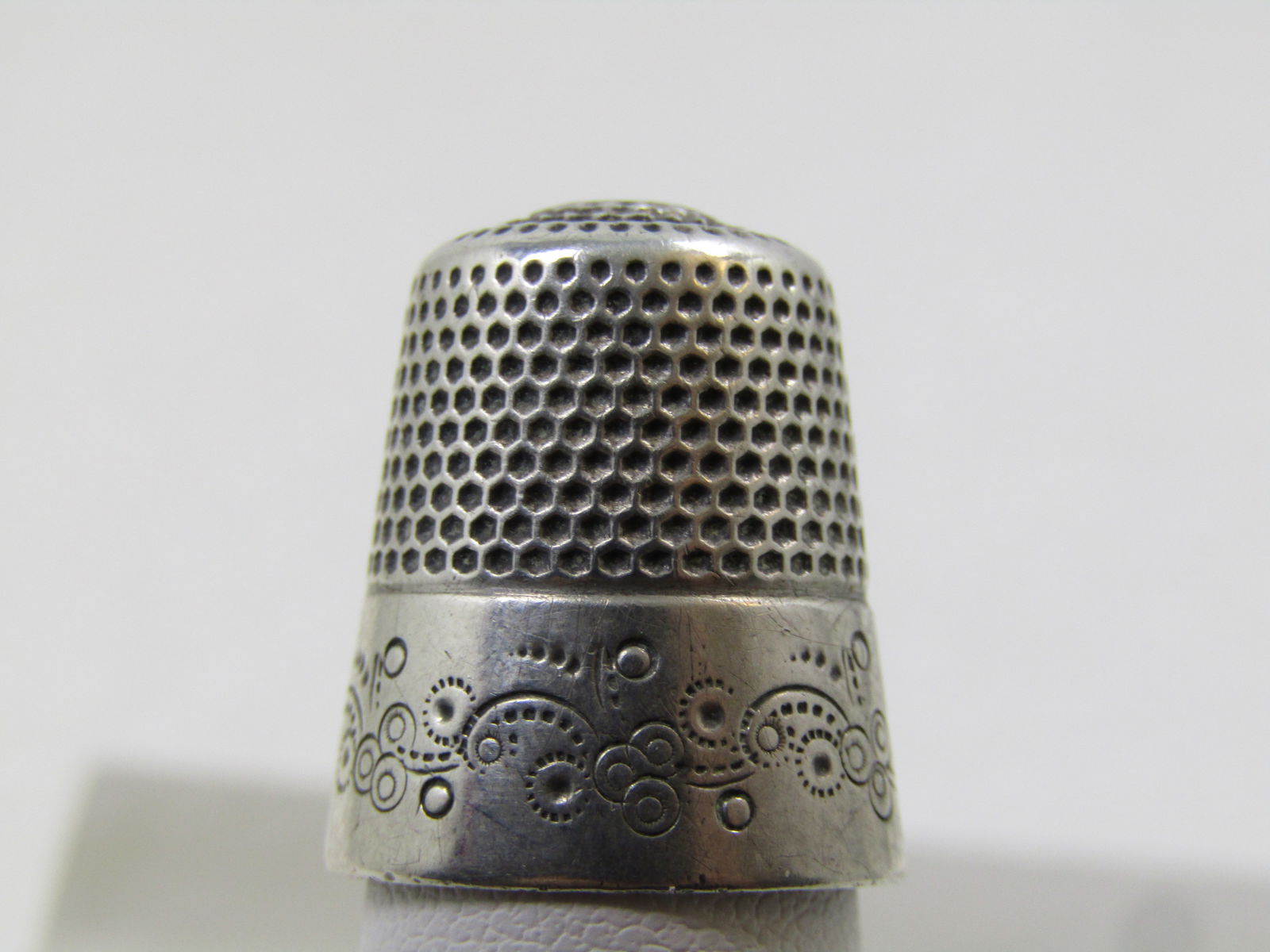 Vintage Sterling Thimble, Sz. 9, Pre Mid-Century - 4