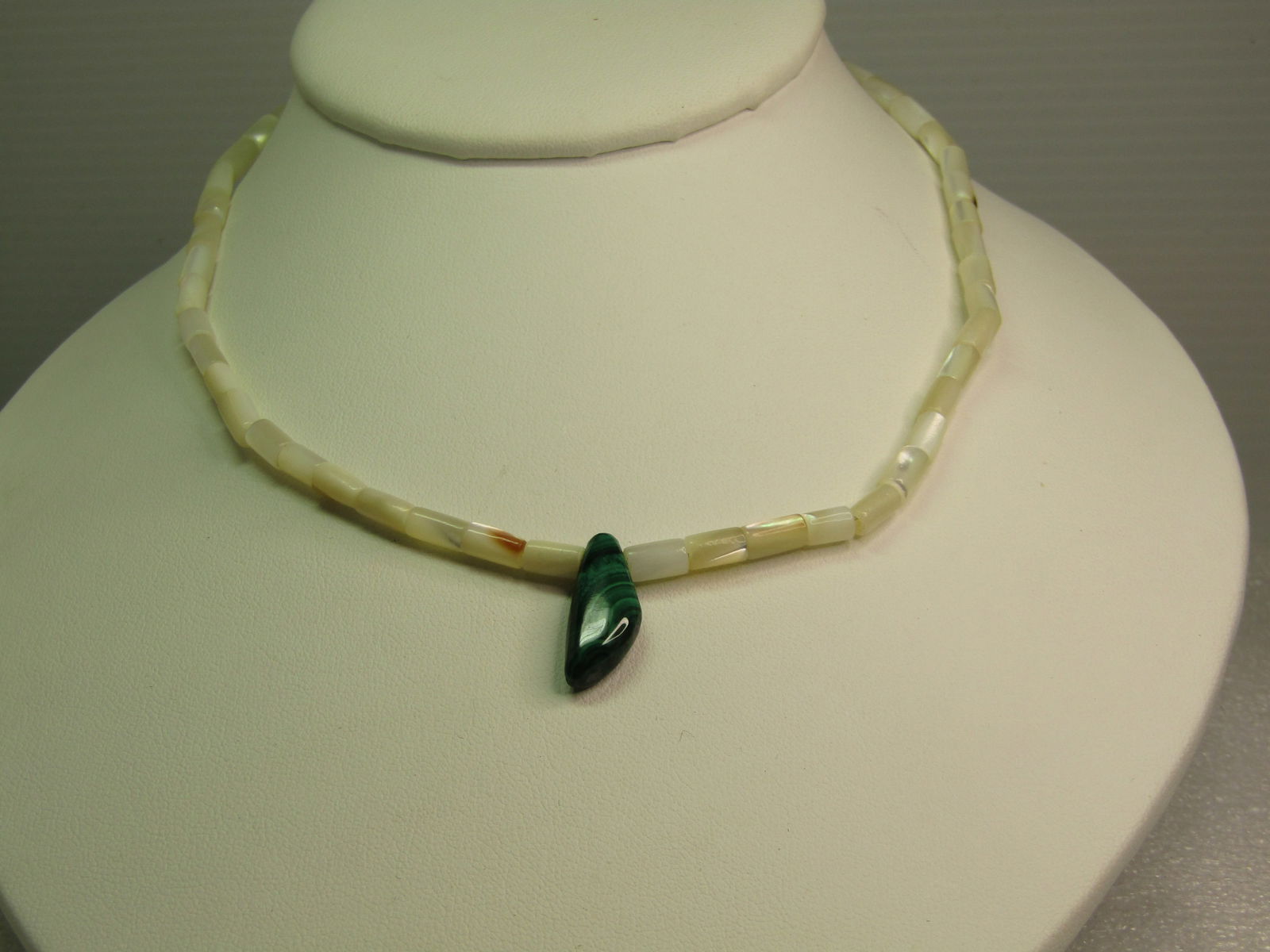 Vintage Mother-of-Pear & Malachite Beaded Necklace, Southwestern, 15", 1970''s-1980's: Vintage Mother-of-Pear & Malachite Beaded Necklace, Southwestern, 15", 1970''s-1980's, This has tubular mother-of-pearl beads that ar appx. 3.5mm thick and appx. 6.5mm long. The pendant is a malachite