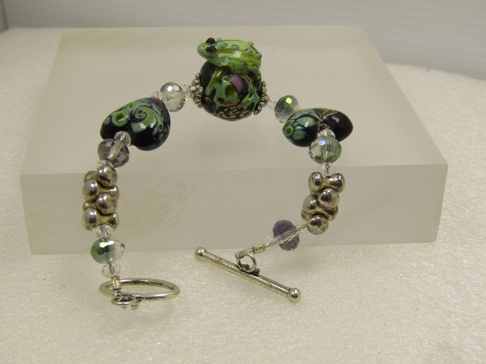 Vintage Brown/Green Art Glass Bracelet, Heart/Frog, Toggle Clasp, 7.25", 1990's - 3