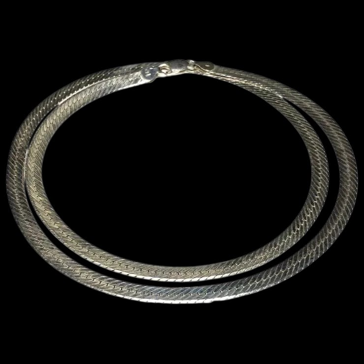 Vintage Sterling Silver Flat Herringbone Chain Necklace: Title: Vintage Sterling Silver Flat Herringbone Chain Necklace Description: Vintage Sterling Silver Flat Herringbone Chain Necklace Hallmarked: CDI ITALY 925 Weighs: 34 grams Measures Approx: 30 inche