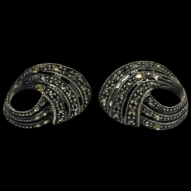 Vintage Solid Sterling Silver Swirling Marcasite Earrings: Title: Vintage Solid Sterling Silver Swirling Marcasite Earrings Description: Vintage Solid Sterling Silver Swirling Marcasite EarringsHallmarked 925Sterling Silver, MarcasiteWeighs 3.5Measures .75 x