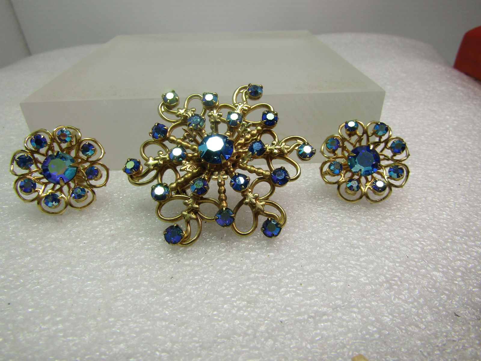Vintage Peacock AB Rhinestone Brooch & earrings Set, 1940's-1960's, Screwback (1 of 6)