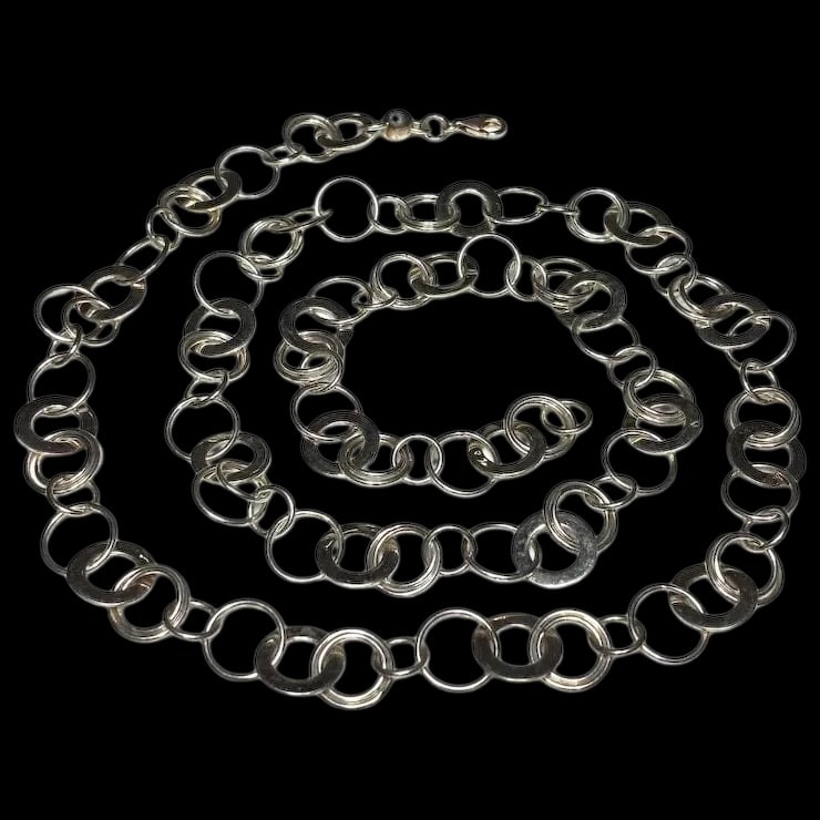 Vintage Sterling Silver Circle Link Extra Long Necklace: Title: Vintage Sterling Silver Circle Link Extra Long Necklace Description: Vintage Sterling Silver Circle Link Extra Long NecklaceHallmarked: 925Weighs: 46 gramsMeasures Approx: 31 inches Date/Period