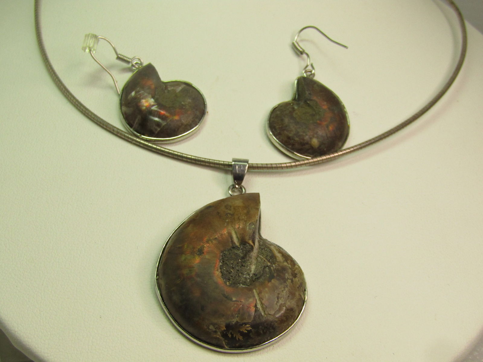 Vintage Ammonite Pendant on Sterling Omega Necklace, Pierced Earrings, 1980's - 3
