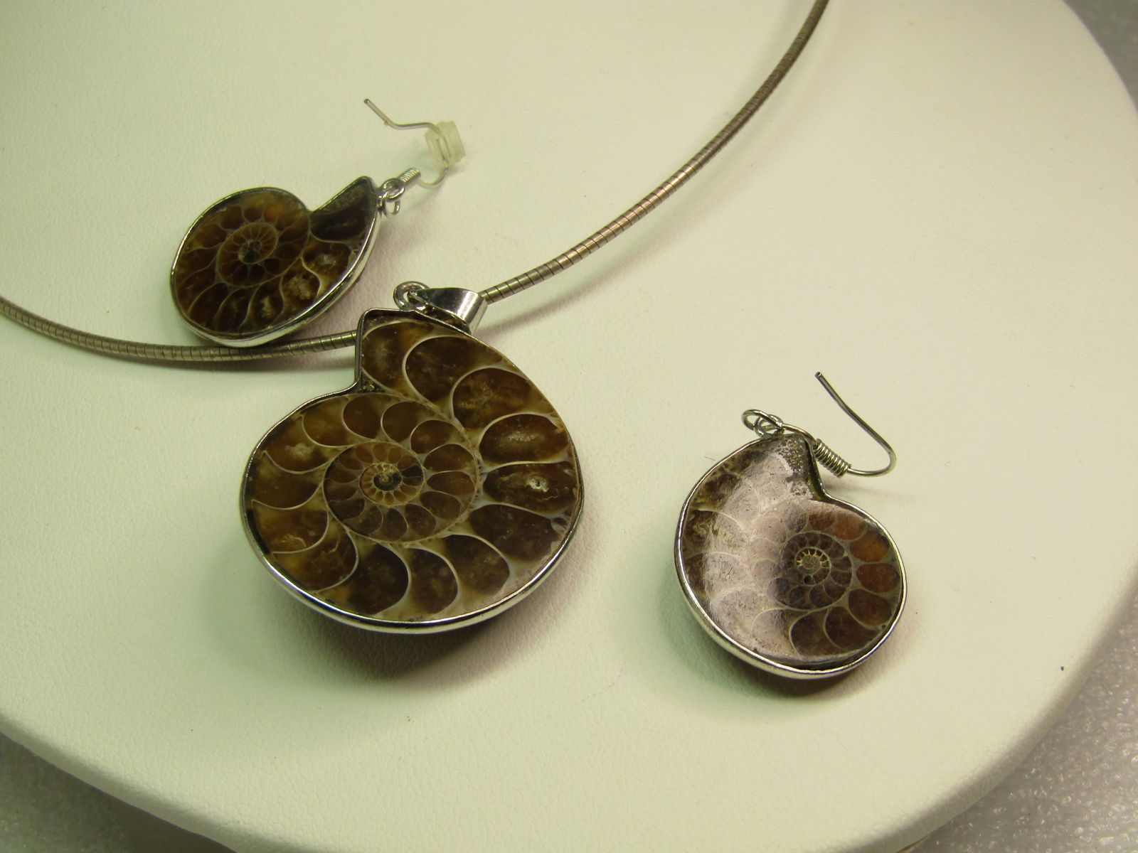 Vintage Ammonite Pendant on Sterling Omega Necklace, Pierced Earrings, 1980's - 4