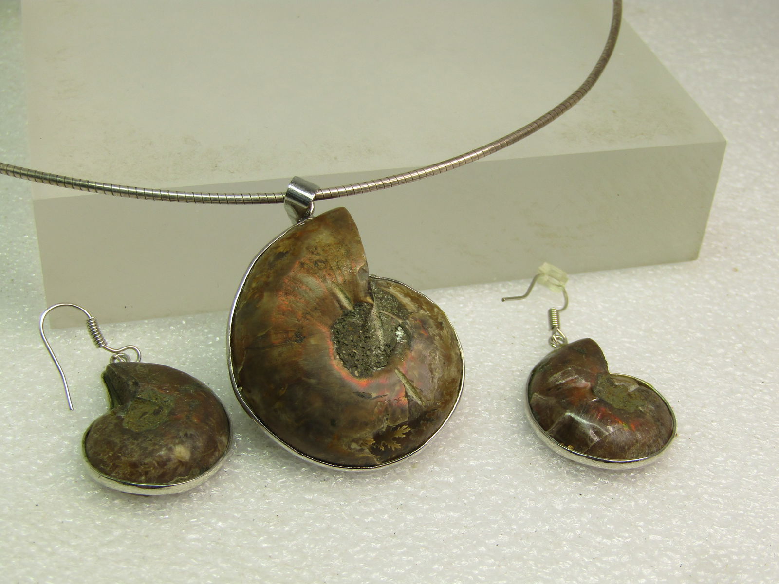 Vintage Ammonite Pendant on Sterling Omega Necklace, Pierced Earrings, 1980's - 5