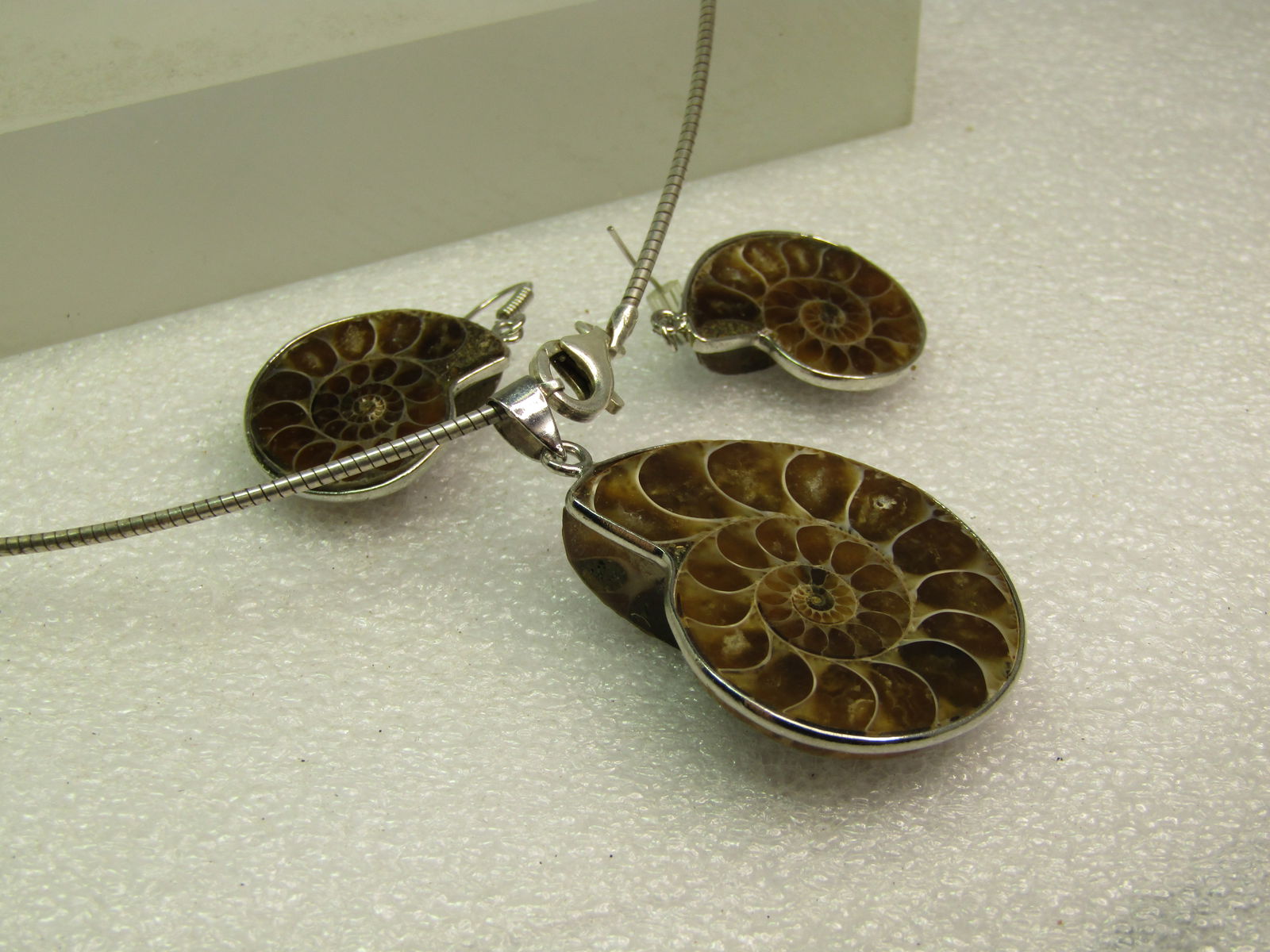 Vintage Ammonite Pendant on Sterling Omega Necklace, Pierced Earrings, 1980's - 7