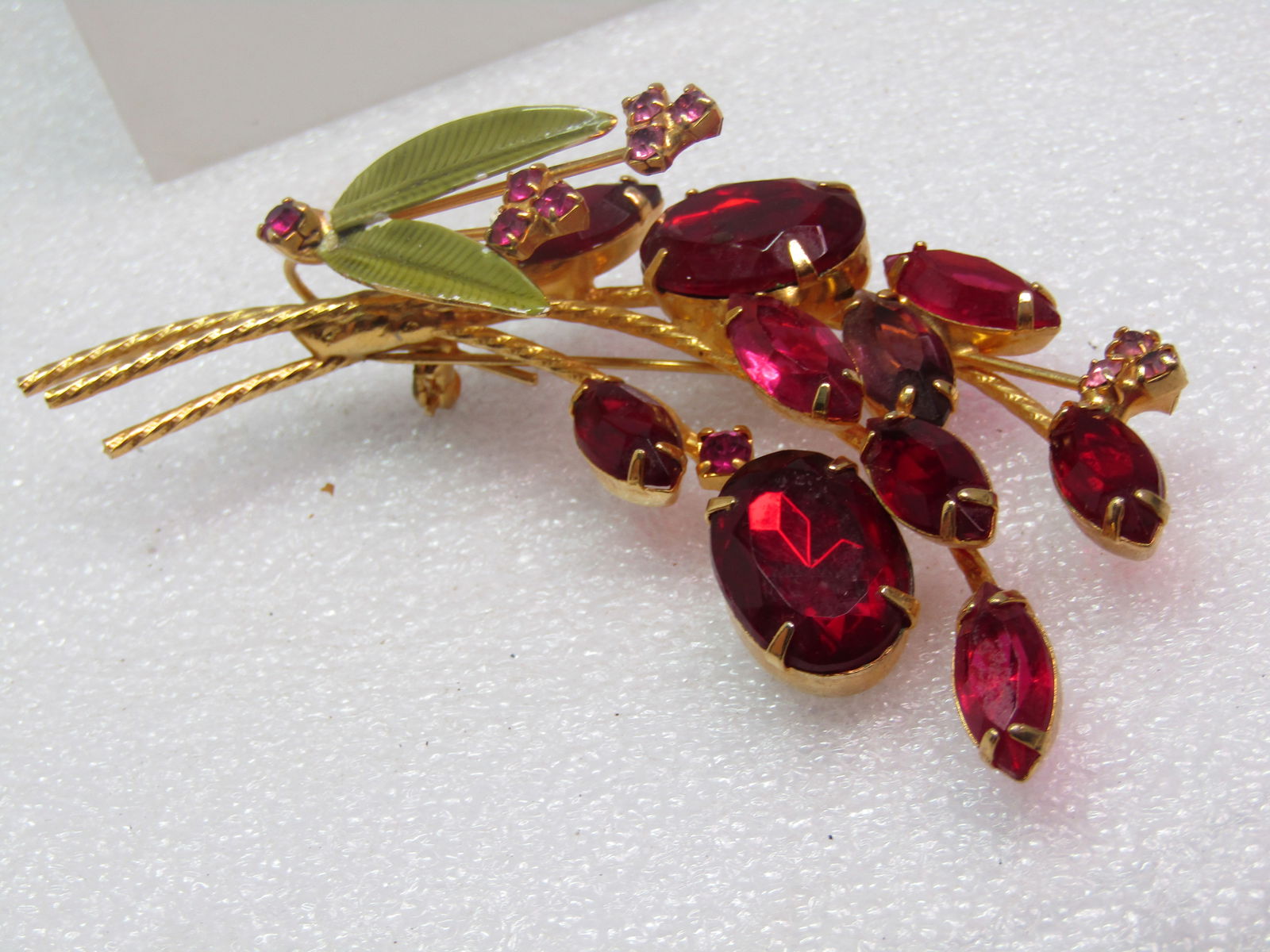 Vintage Red Rhinestone Floral Brooch, Enameled Leaves, 1960's Juliana D&E - 6