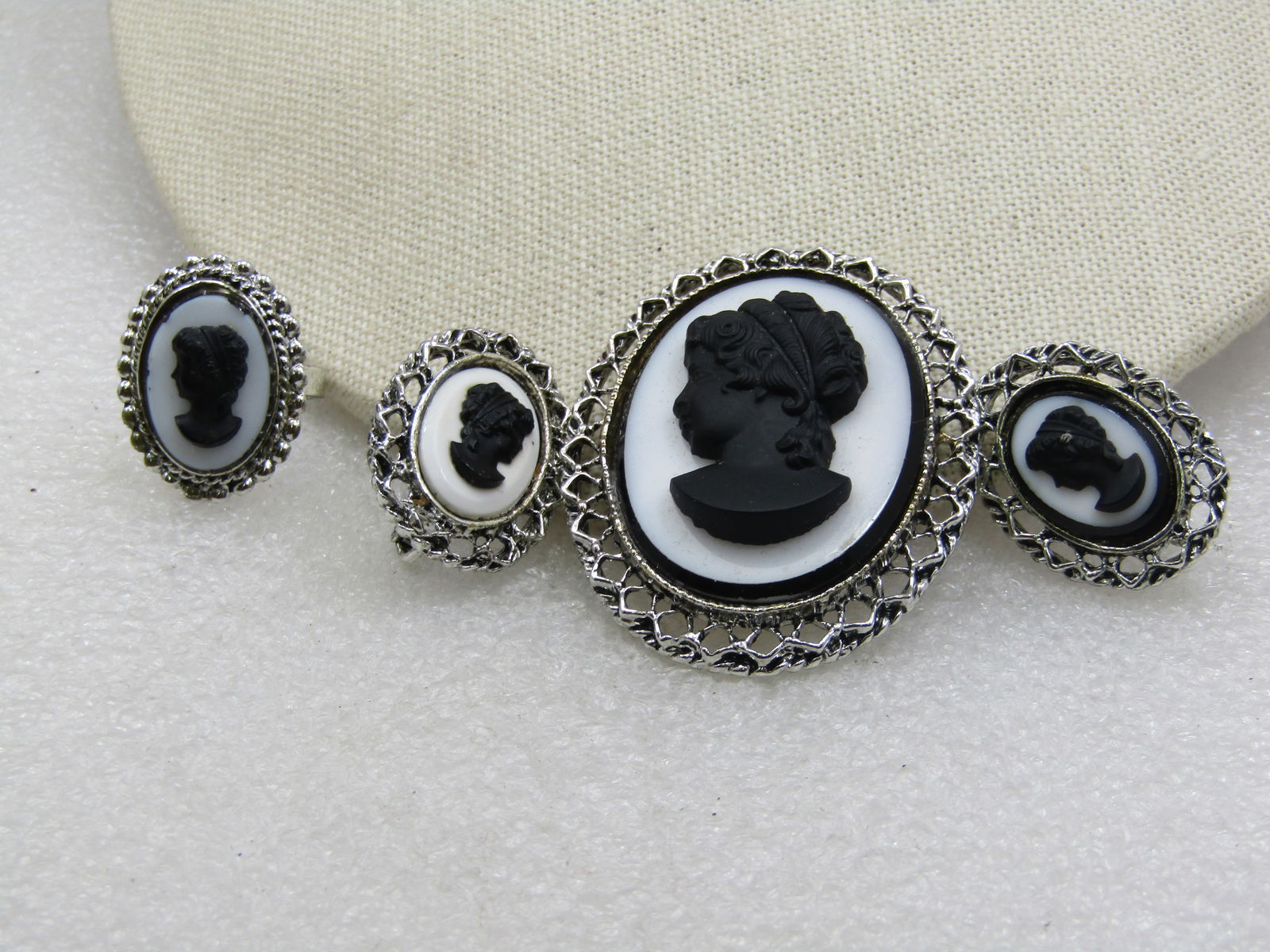 Vntage Cameo Brooch/Pendant, Earrings & Ring Set, Black/White, 1960's-1970's - 2