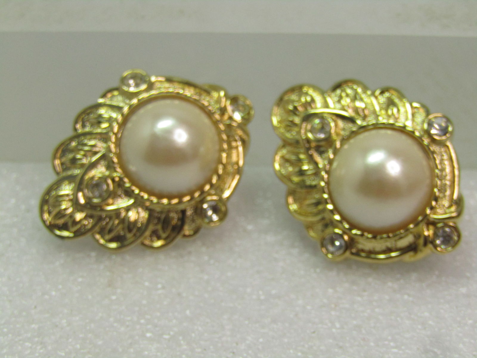 Faux Pearl Renaissance Pearl Earrings, Clip, Jay Kenneth Lane for Avon, 1980's-2000's - 4