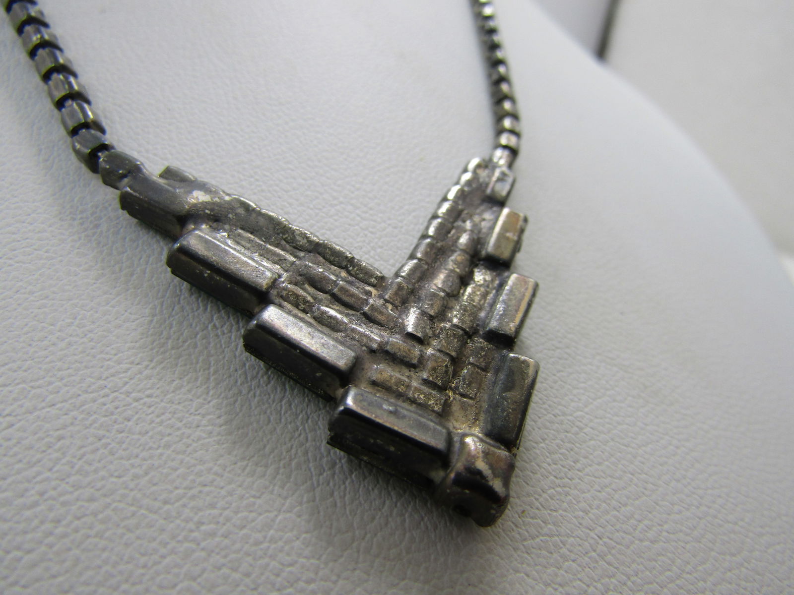 Vintage Clear and Emerald Green Rhinestone Necklace, V Drop, 1980's, 15.75" - 5