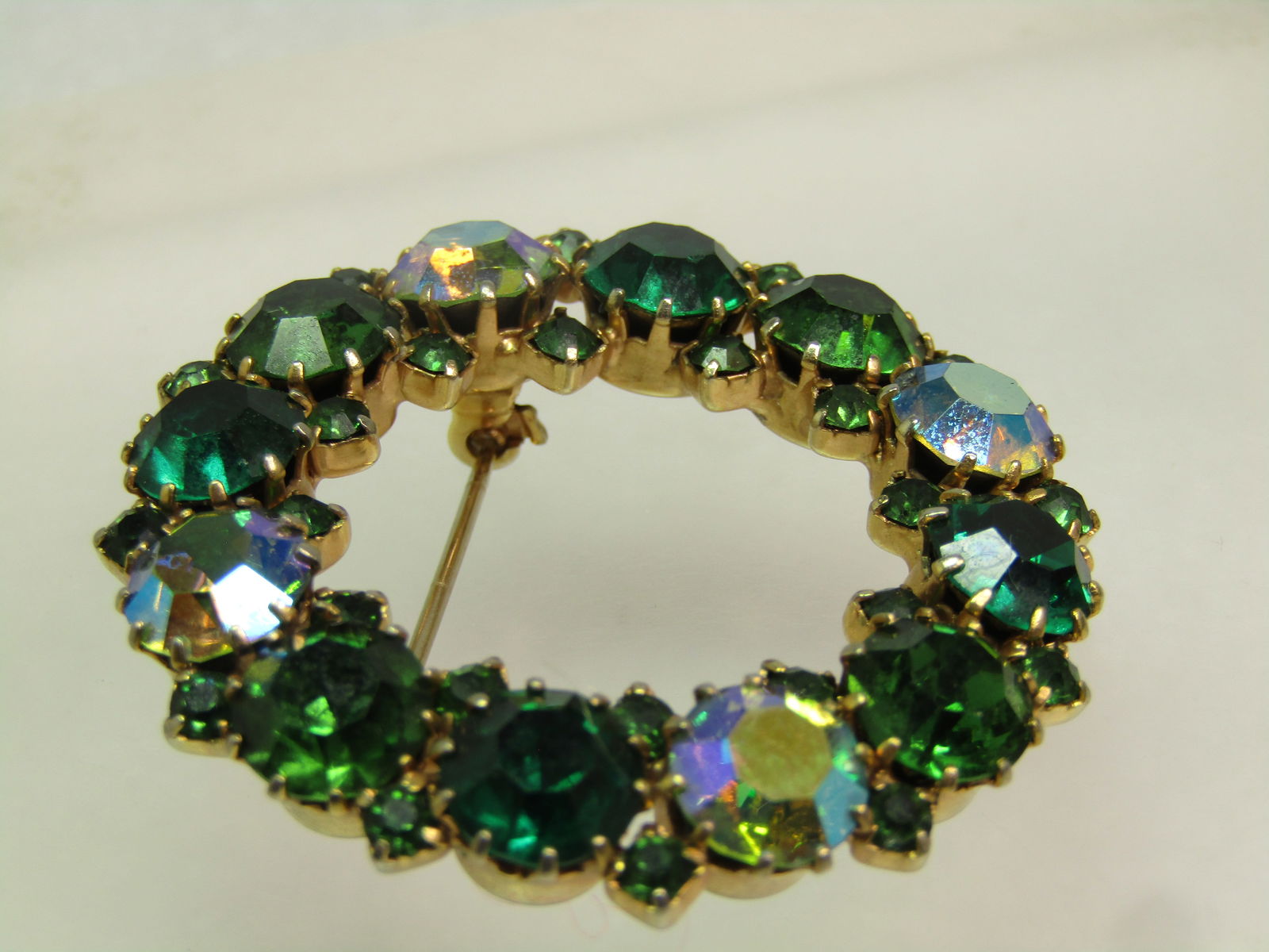 Vintage Green Aurora Borealis Brooch, Signed Karu Arke, 1950's - 3