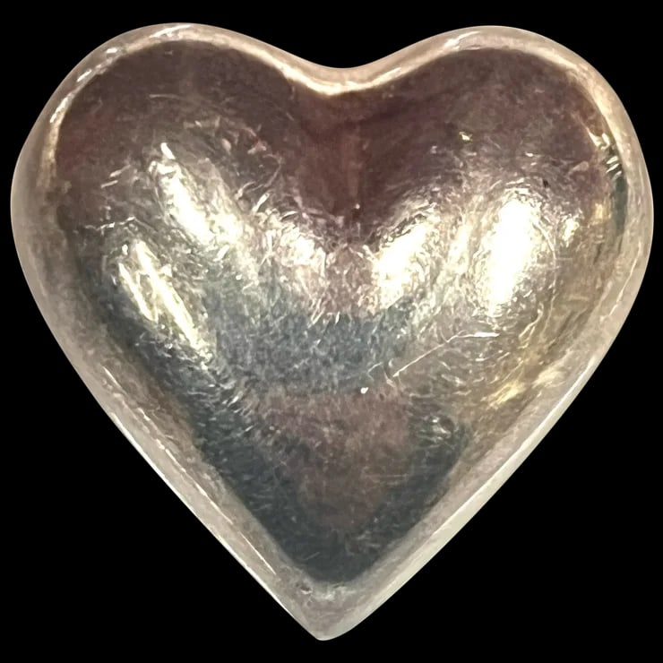 Vintage Tiffany & Co. Sterling Silver Puffy Heart Brooch/Pin: Title: Vintage Tiffany & Co. Sterling Silver Puffy Heart Brooch/Pin Description: Vintage Tiffany & Co. Sterling Silver Puffy Heart Brooch/PinHallmarked: Tiffany & Co. 925 MexicoWeighs 10.3 grams Measu