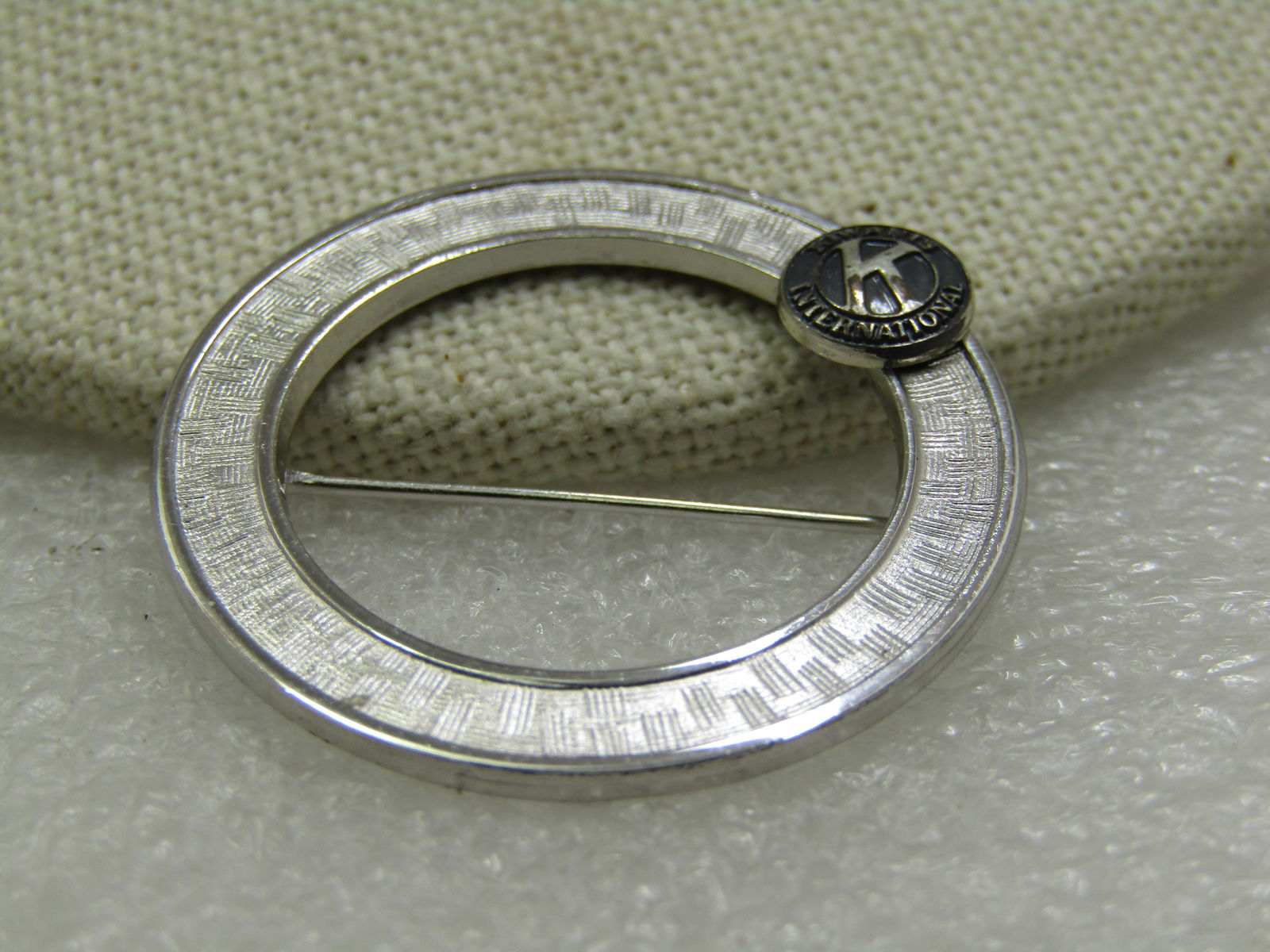 Vintage Kiwanis International Circle Brooch, 1.25", 1960's - 3
