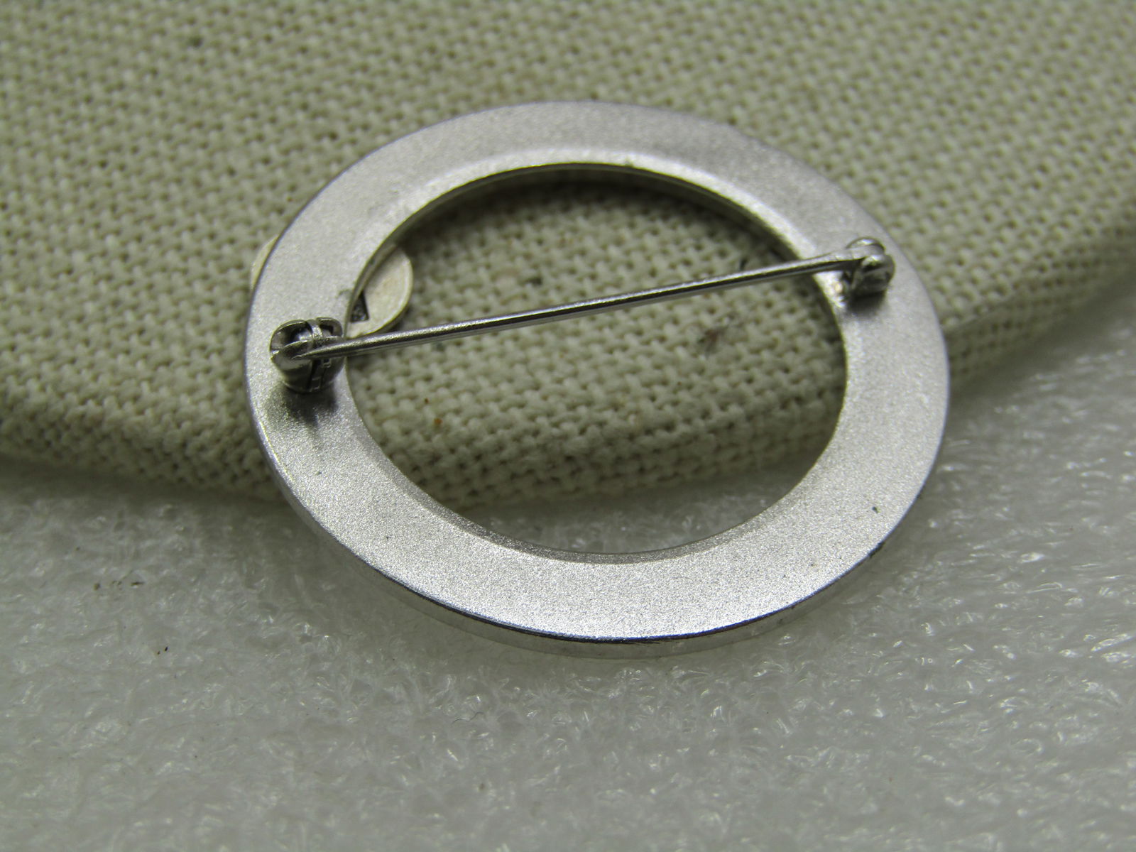 Vintage Kiwanis International Circle Brooch, 1.25", 1960's - 4