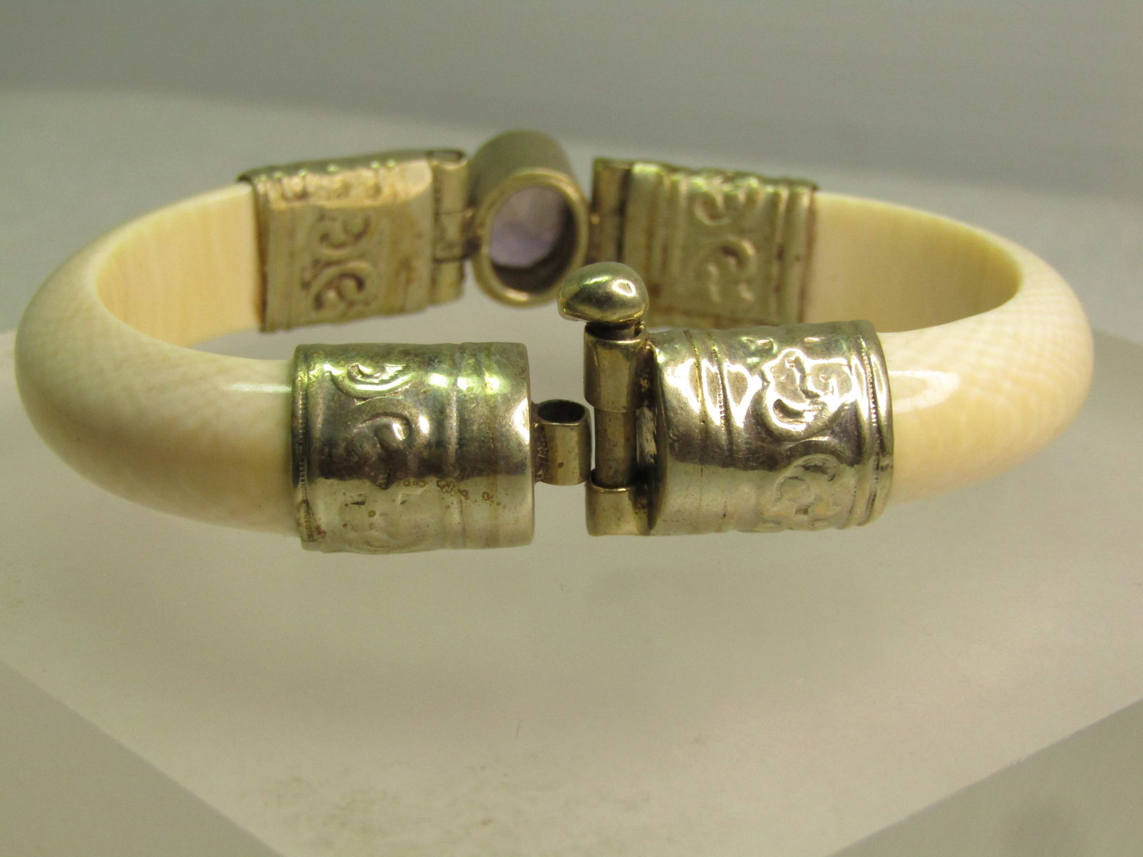 Vintage Bone Cuff Bracelet with Amethyst, Pin Clasp, 6.75", 1970's-1980's - 4