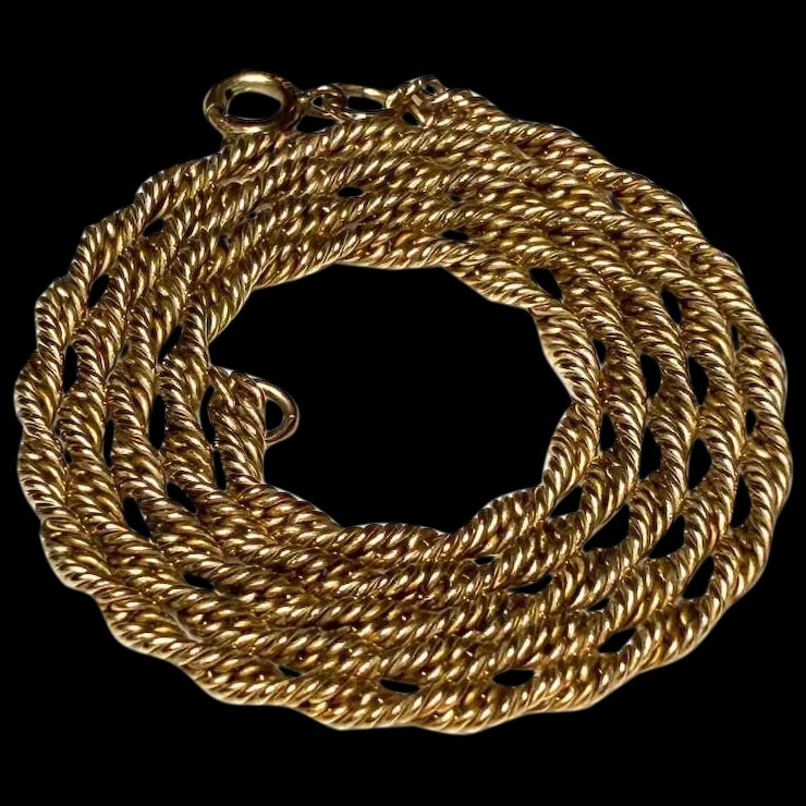 Vintage 1/20 14k Gold Twisted Chain Necklace: Title: Vintage 1/20 14k Gold Twisted Chain Necklace Description: Vintage 1/20 14k Gold Twisted Chain NecklaceHallmarked: 1/20 14kWeighs: grams 10Measures Approx: 19 inches Date/Period: Vintage Materia